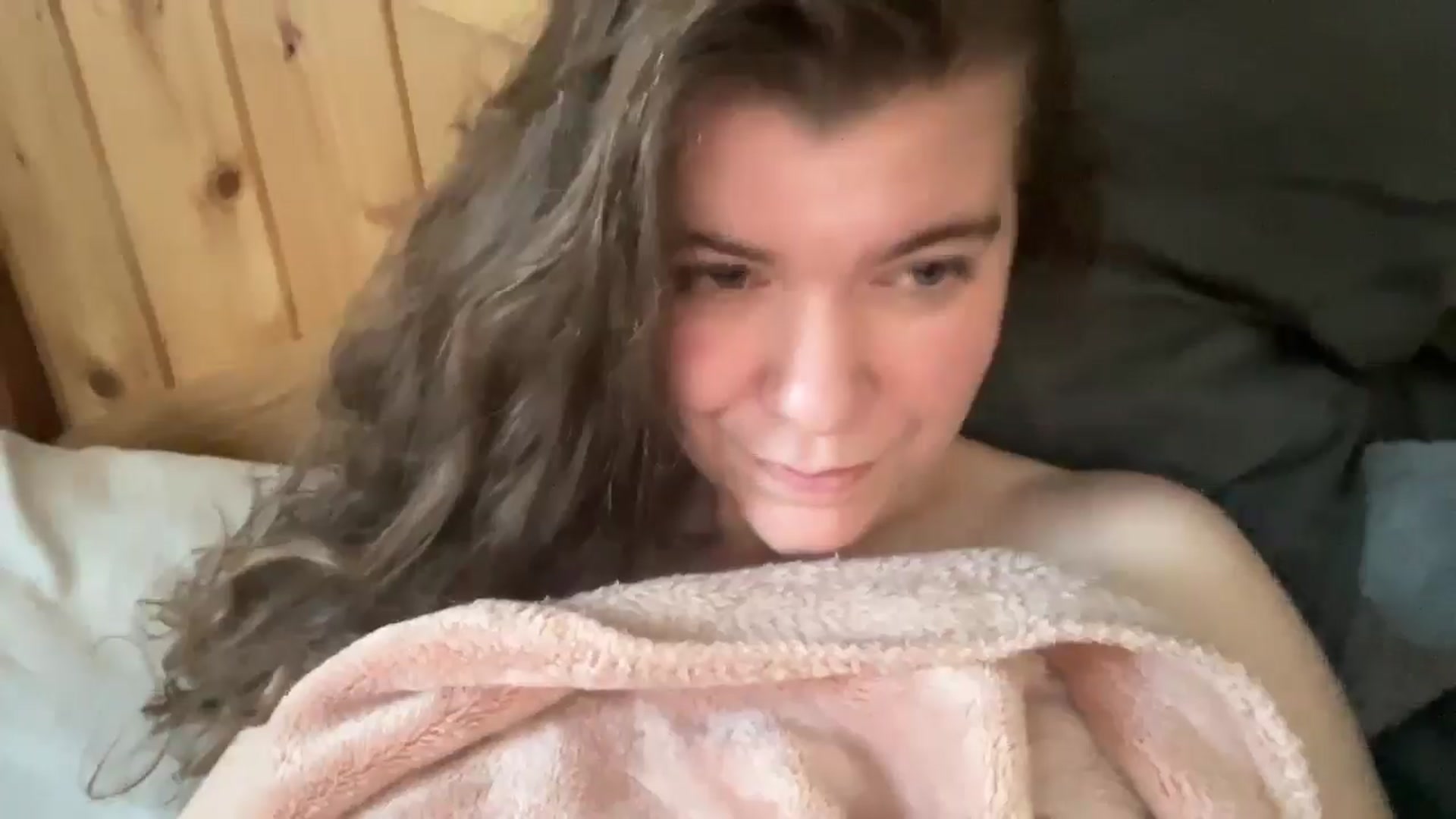 Gallery image thumbnail from Trixiegirl3's myfreecams stream on, 12/22/2025, 22:42 image 16 of 20