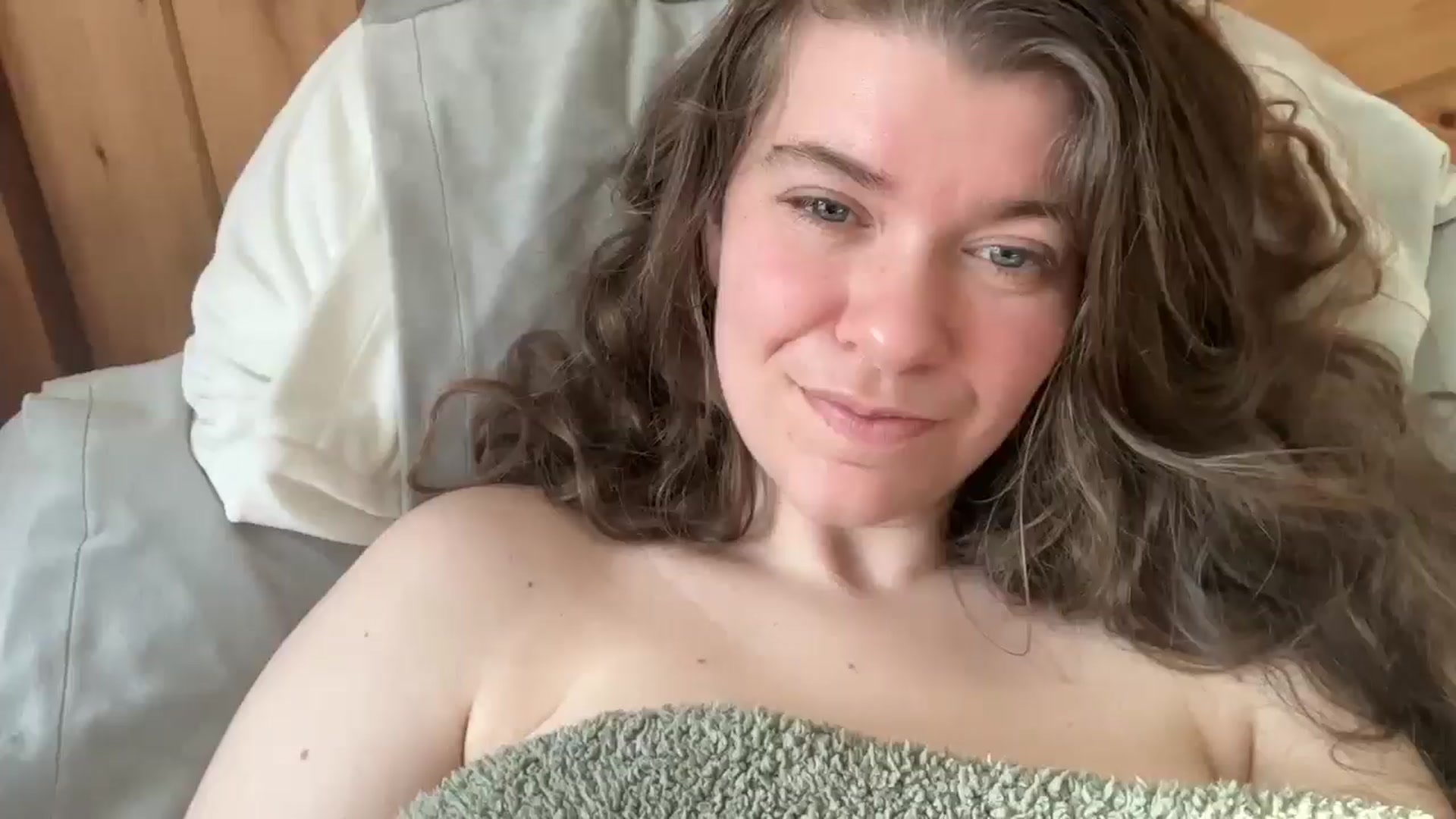 Gallery image thumbnail from Trixiegirl3's myfreecams stream on, 04/06/2026, 18:15 image 17 of 20