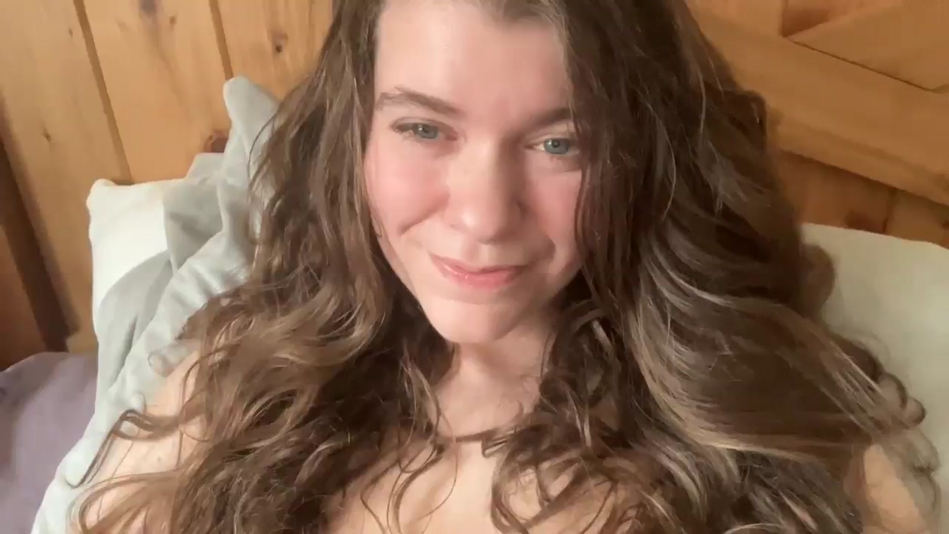 Gallery image thumbnail from Trixiegirl3's myfreecams stream on, 04/23/2026, 24:10 image 13 of 20