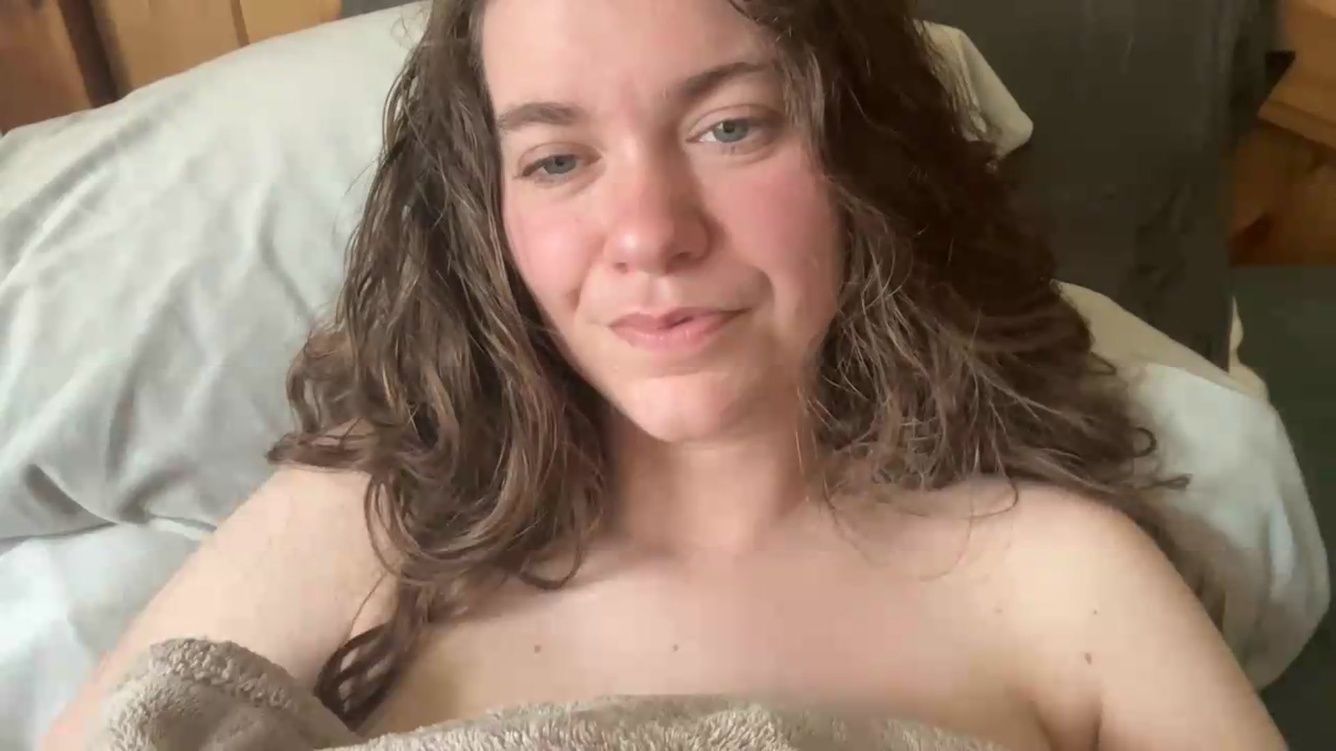 Gallery image thumbnail from Trixiegirl3's myfreecams stream on, 05/13/2026, 22:31 image 17 of 20
