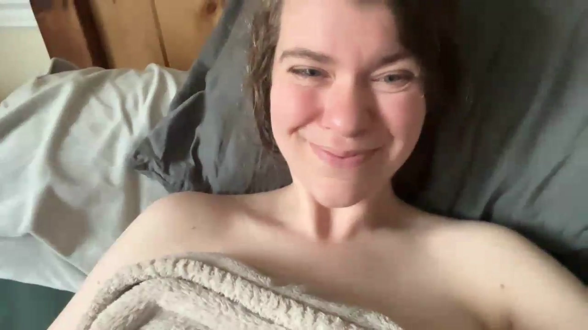Gallery image thumbnail from Trixiegirl3's myfreecams stream on, 05/15/2026, 18:34 image 16 of 20