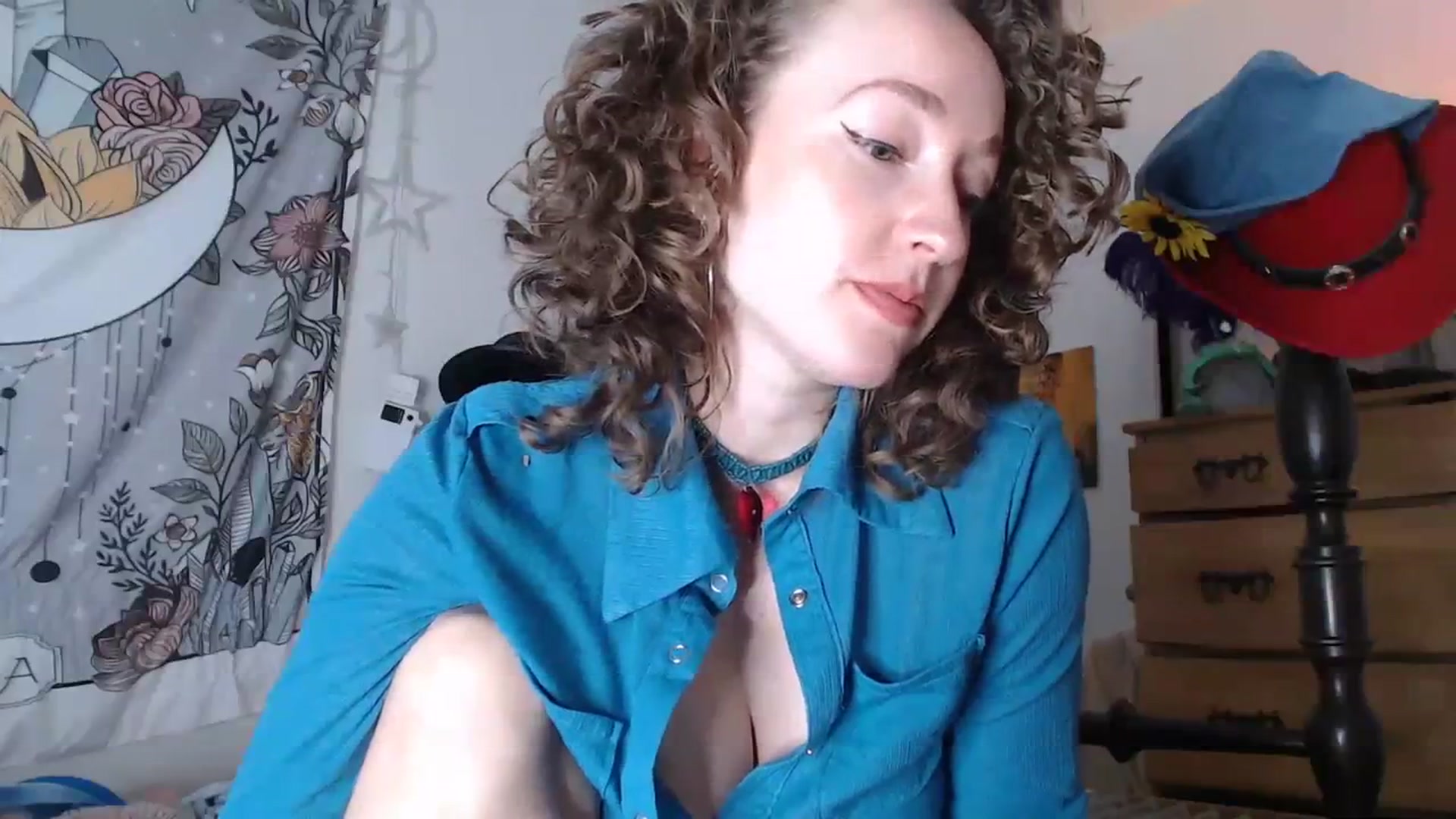 Gallery image thumbnail from TrollopTaylor's myfreecams stream on, 03/27/2024, 01:45 image 9 of 20