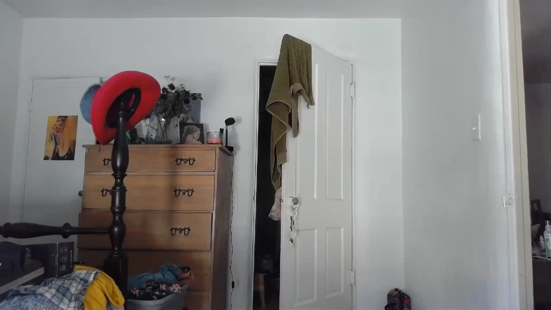 Gallery image thumbnail from TrollopTaylor's myfreecams stream on, 05/03/2024, 21:38 image 17 of 20