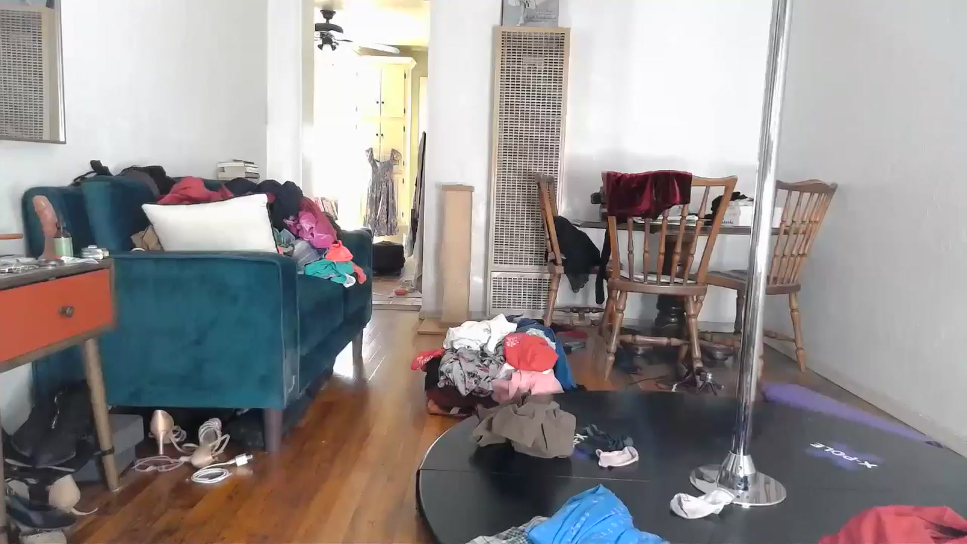 Gallery image thumbnail from TrollopTaylor's myfreecams stream on, 05/24/2024, 23:16 image 3 of 20