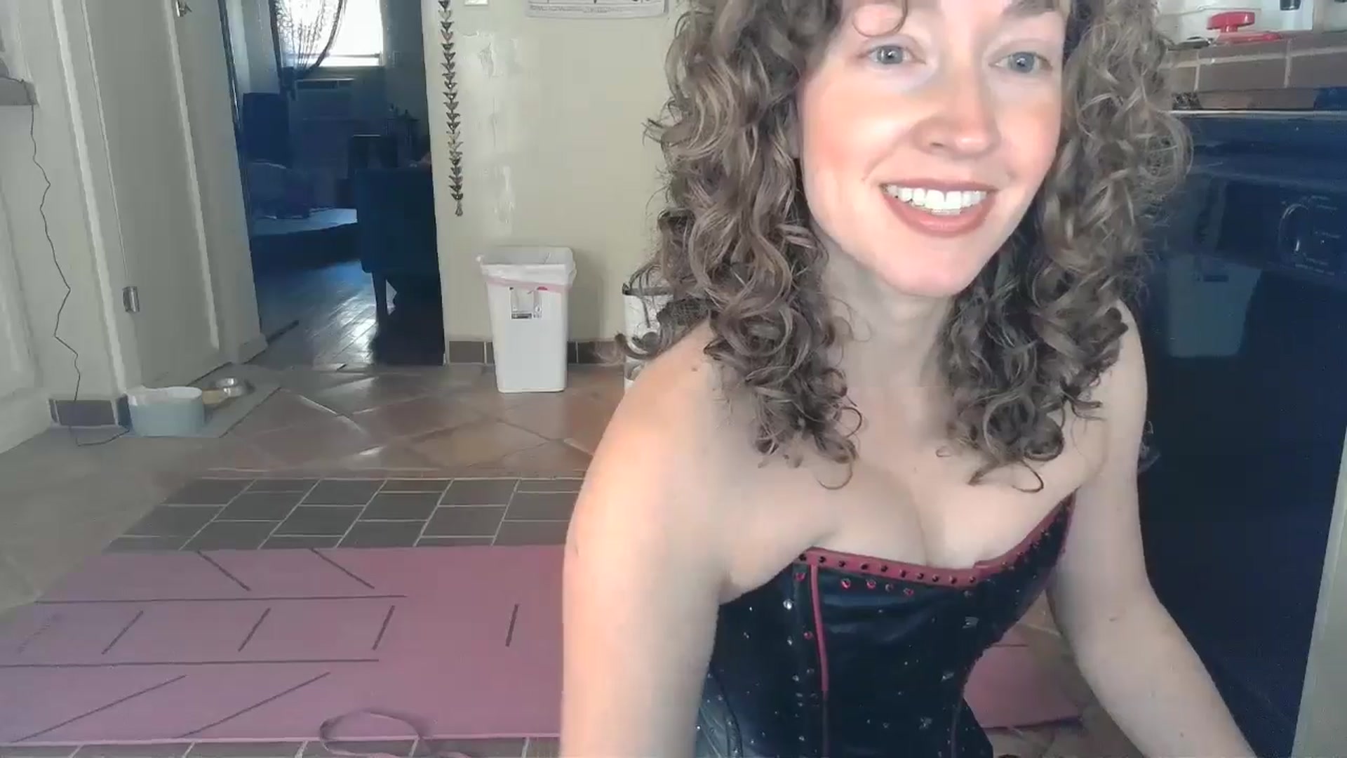 Gallery image thumbnail from TrollopTaylor's myfreecams stream on, 10/22/2024, 20:38 image 17 of 20