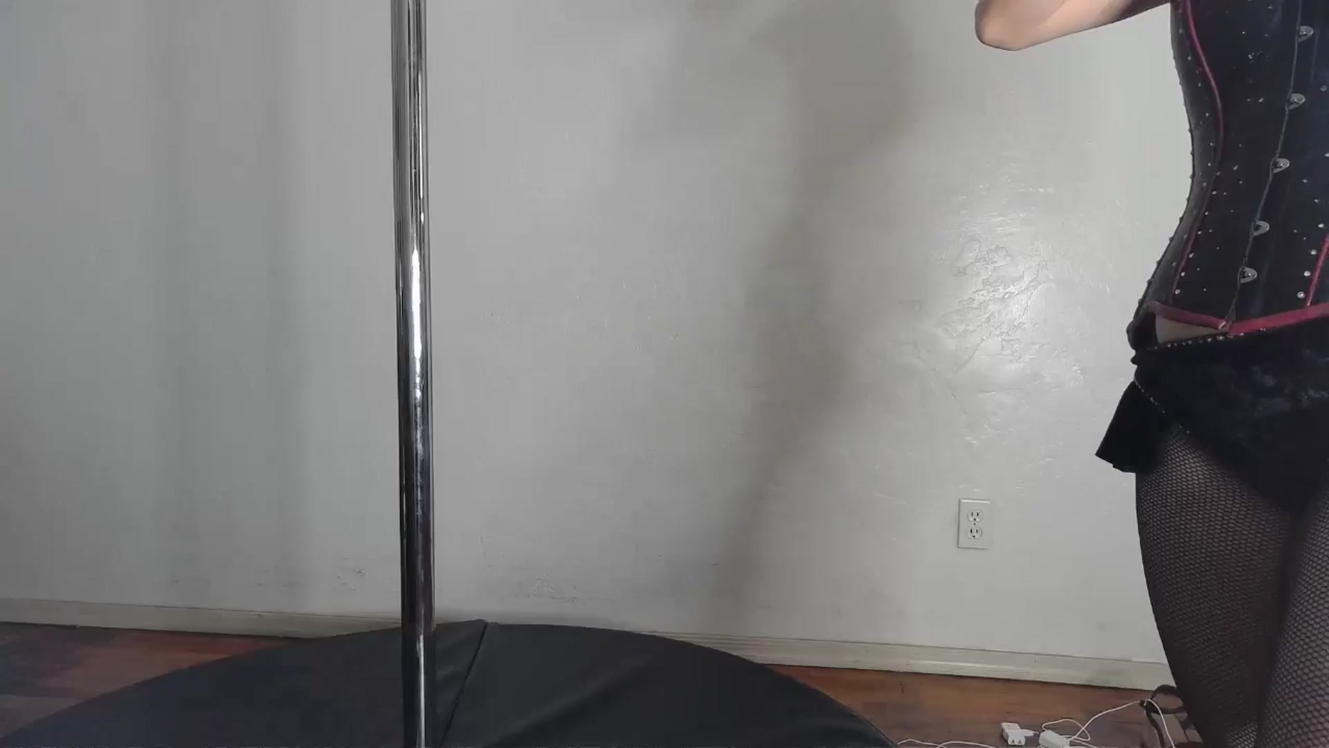 Gallery image thumbnail from TrollopTaylor's myfreecams stream on, 10/25/2024, 20:39 image 14 of 20