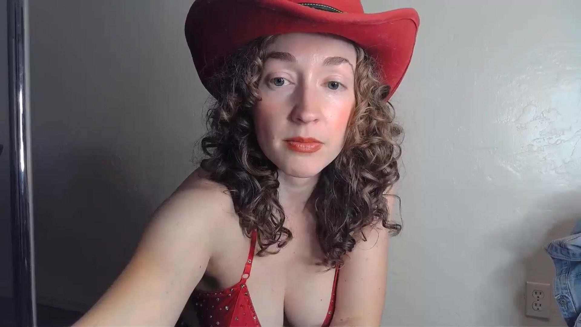 Gallery image thumbnail from TrollopTaylor's myfreecams stream on, 12/03/2024, 24:01 image 15 of 20