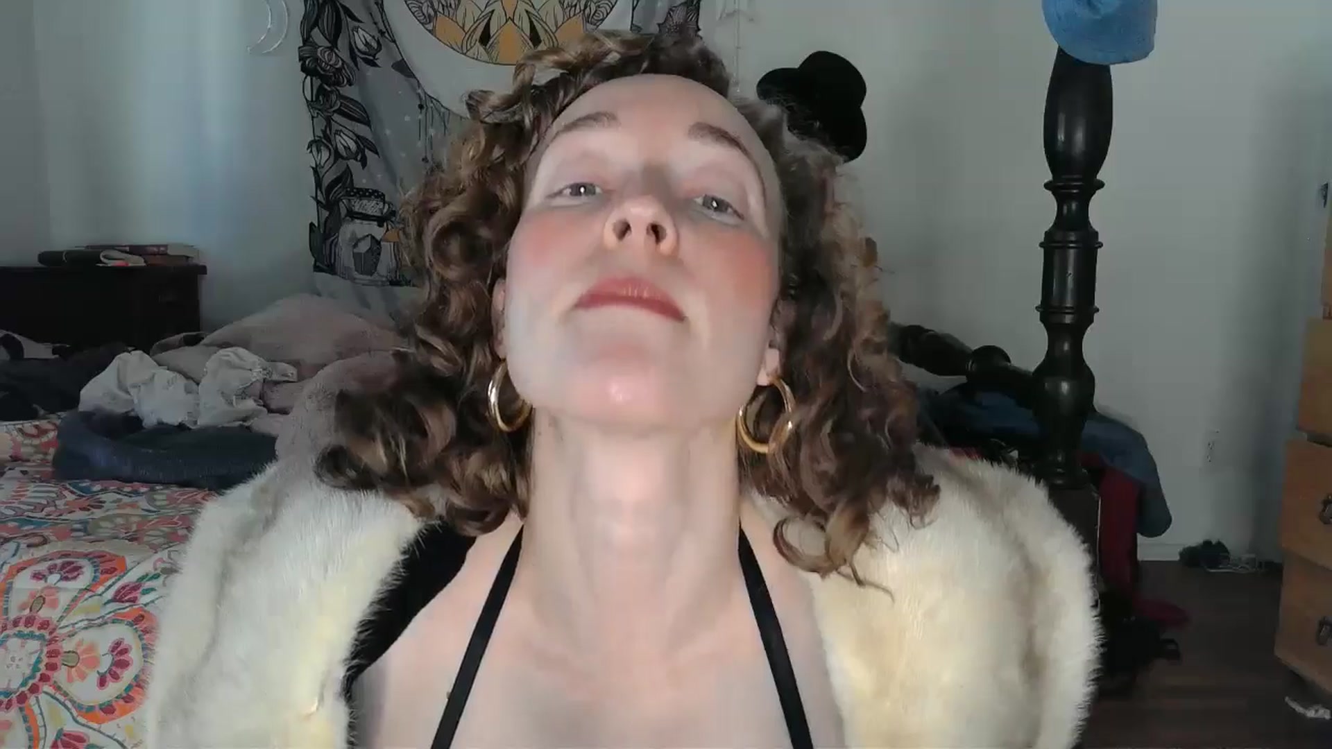 Gallery image thumbnail from TrollopTaylor's myfreecams stream on, 12/16/2024, 20:31 image 10 of 20