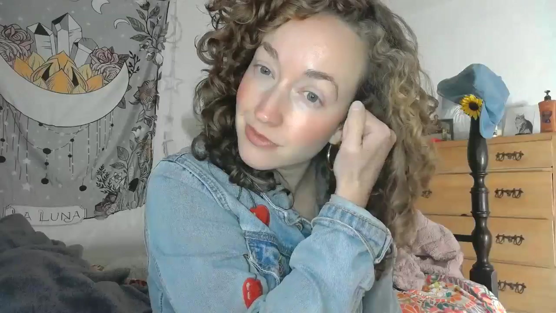 Gallery image thumbnail from TrollopTaylor's myfreecams stream on, 12/16/2024, 23:44 image 2 of 20