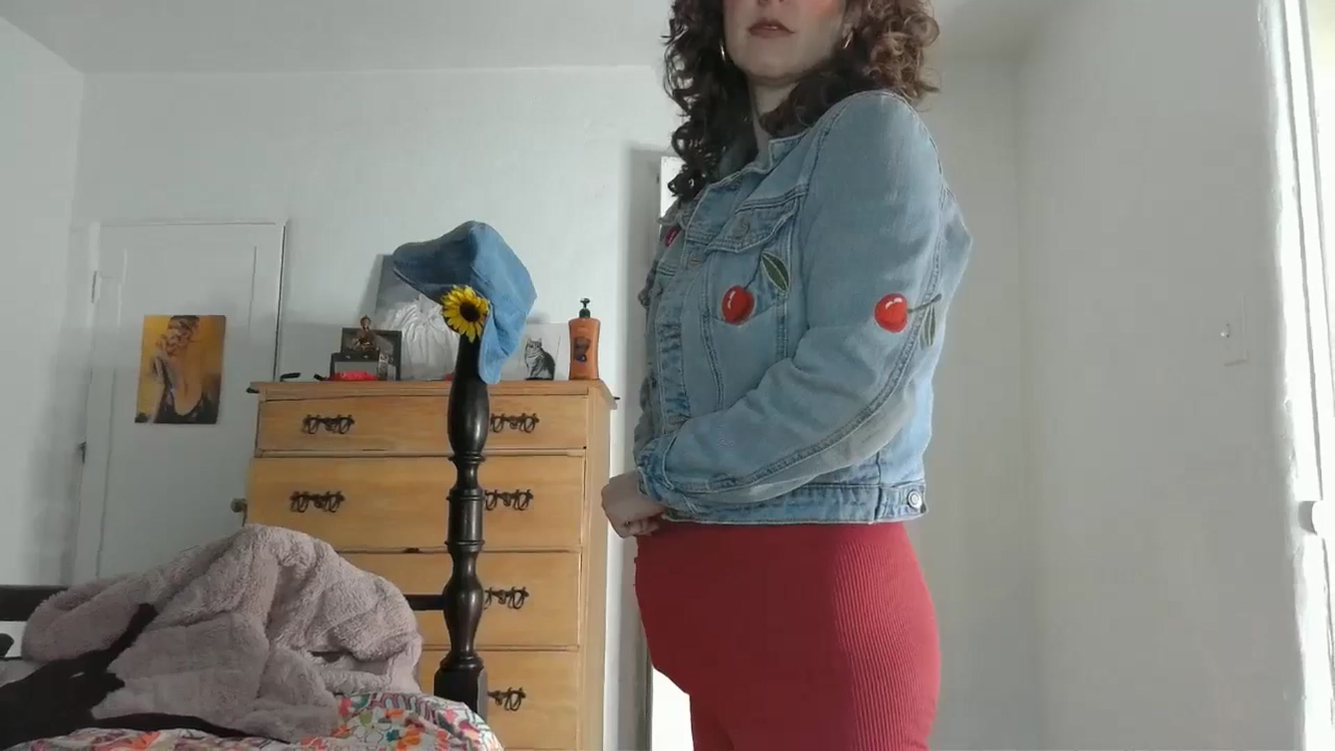 Gallery image thumbnail from TrollopTaylor's myfreecams stream on, 12/16/2024, 23:44 image 3 of 20