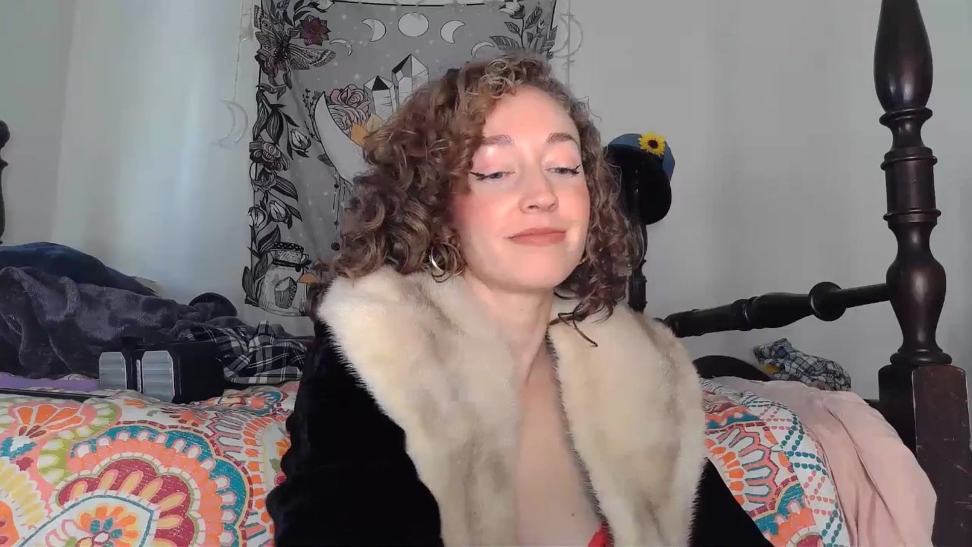 Gallery image thumbnail from TrollopTaylor's myfreecams stream on, 12/19/2024, 20:25 image 2 of 20