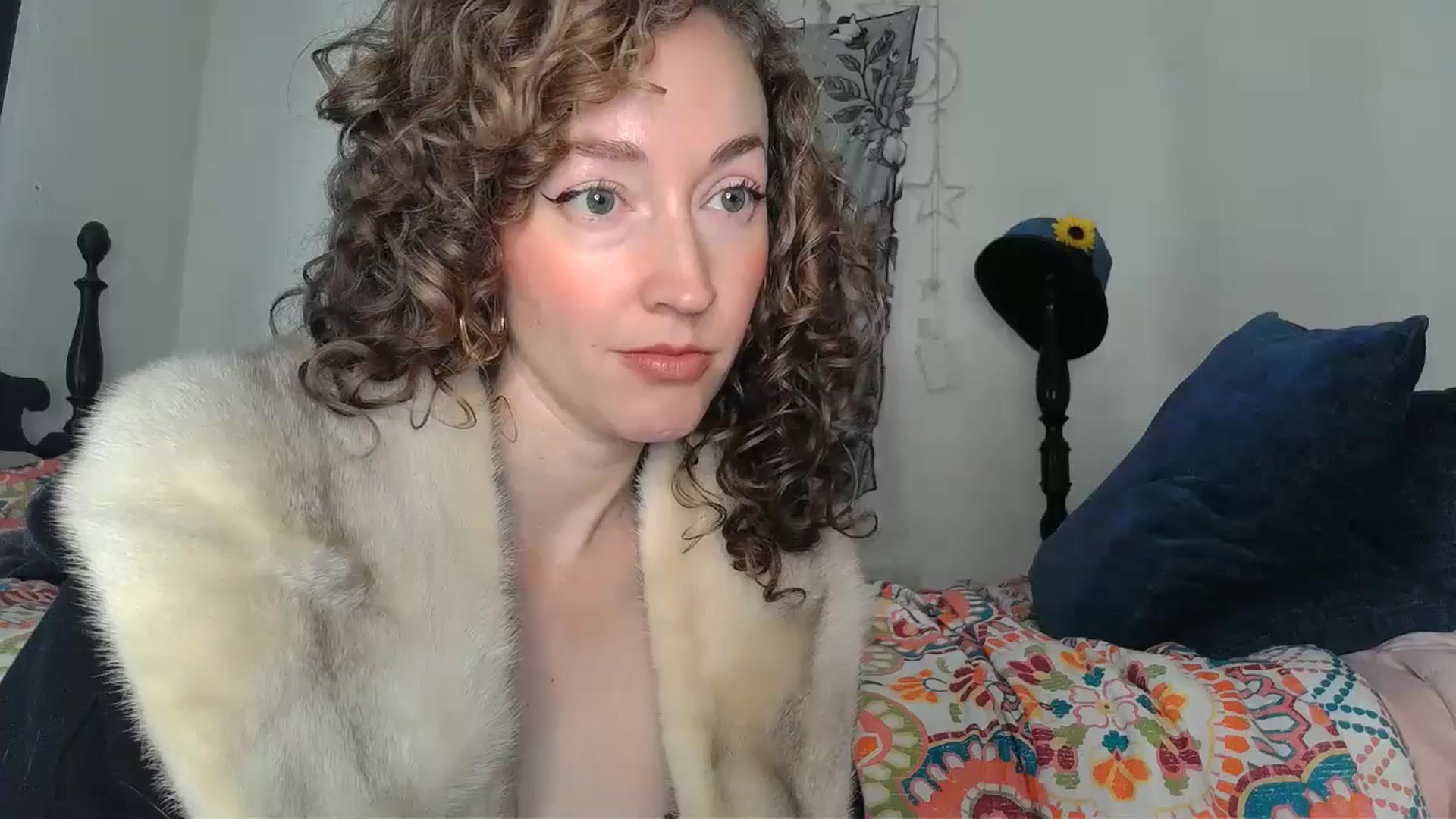 Gallery image thumbnail from TrollopTaylor's myfreecams stream on, 12/19/2024, 20:25 image 14 of 20