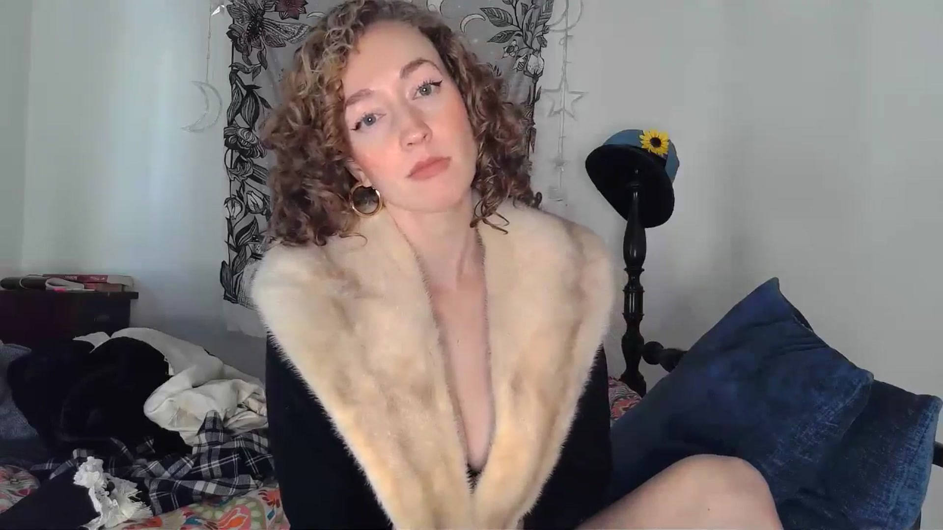 Gallery image thumbnail from TrollopTaylor's myfreecams stream on, 12/19/2024, 20:48 image 18 of 20