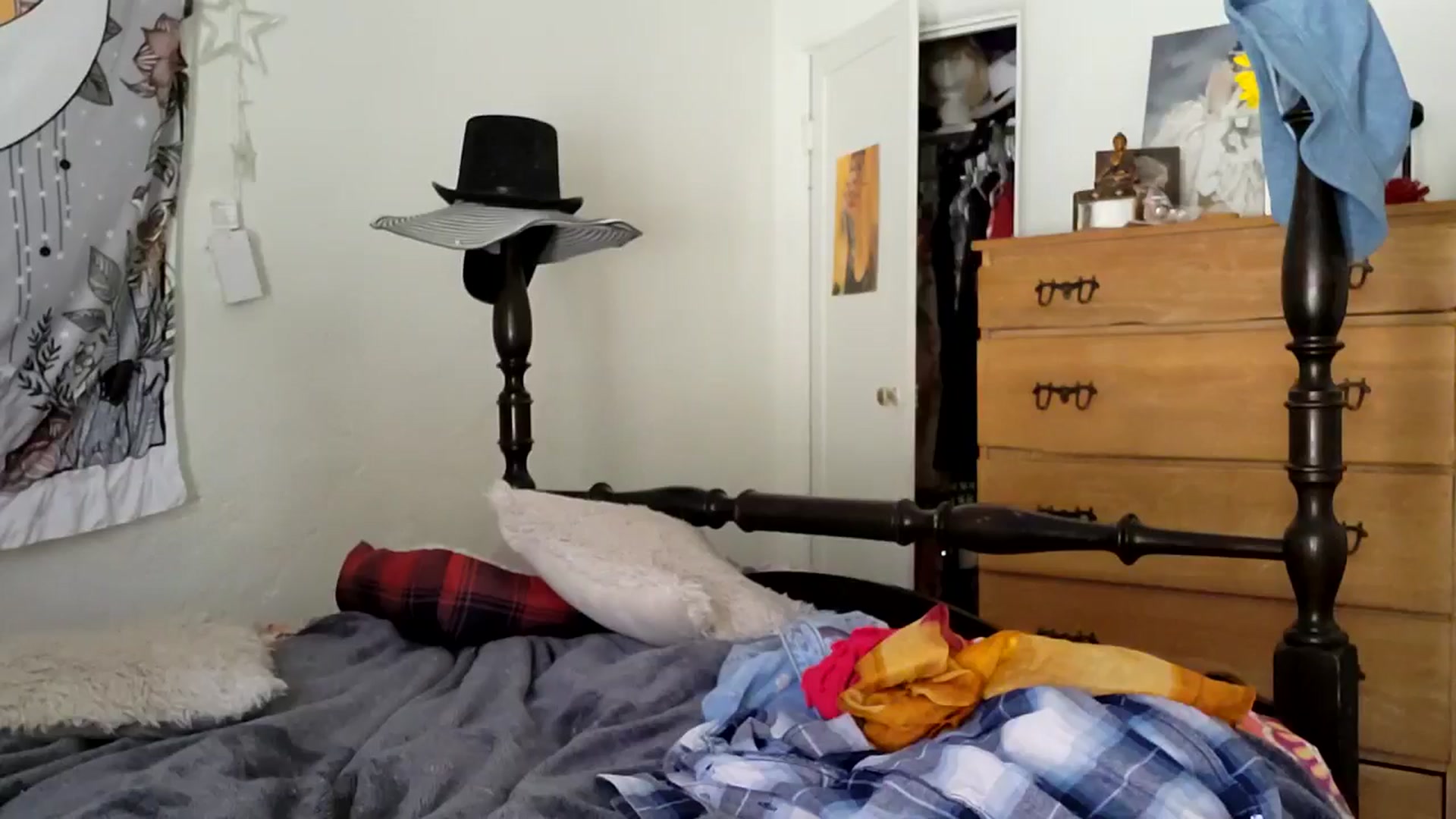 Gallery image thumbnail from TrollopTaylor's myfreecams stream on, 04/16/2025, 20:50 image 8 of 20