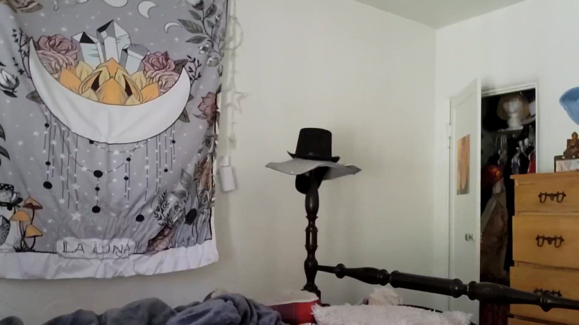 Gallery image thumbnail from TrollopTaylor's myfreecams stream on, 04/21/2025, 19:39 image 3 of 20