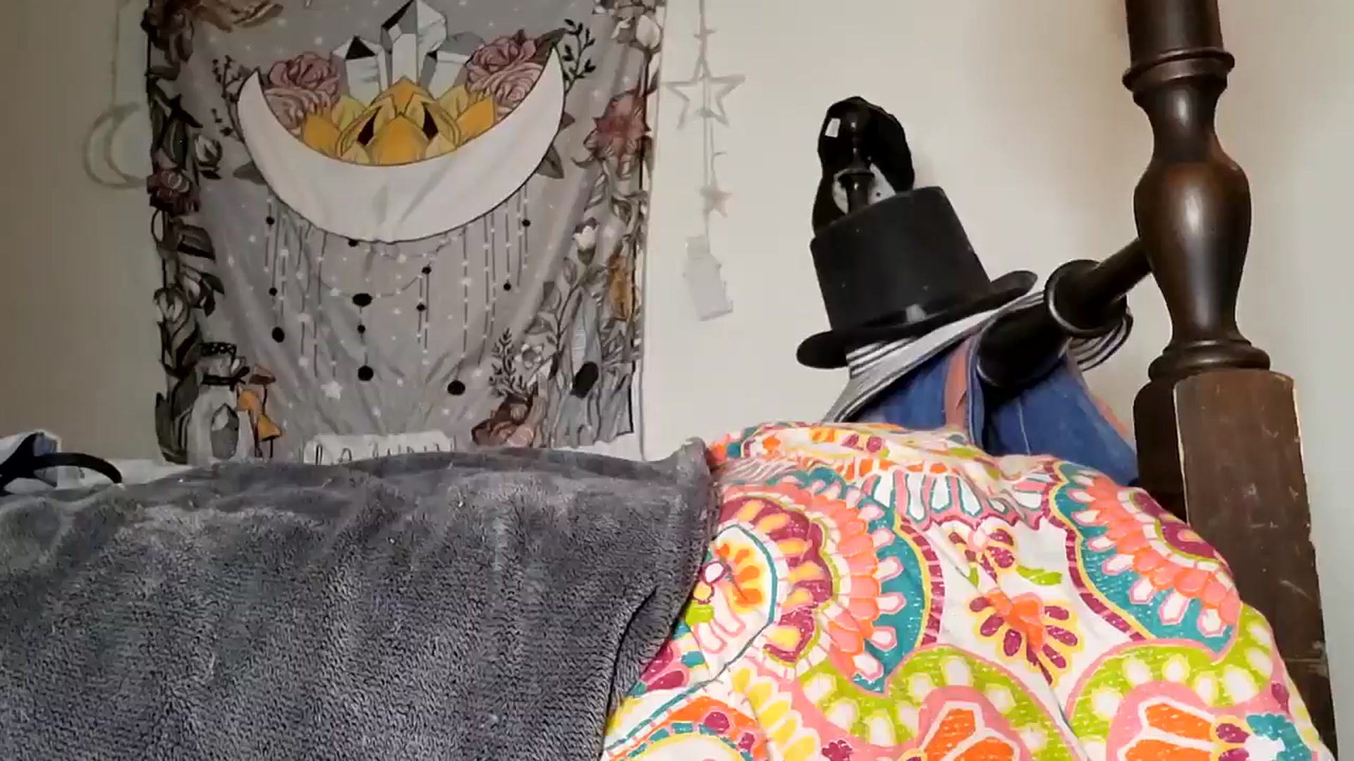 Gallery image thumbnail from TrollopTaylor's myfreecams stream on, 05/13/2025, 05:22 image 9 of 20