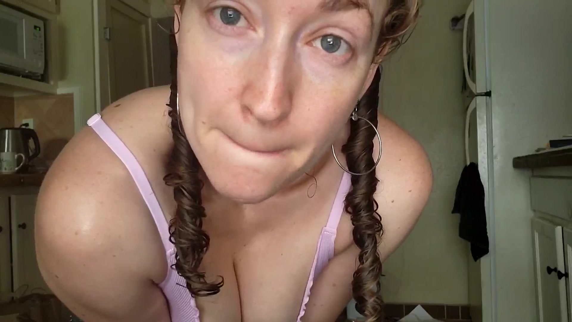 Gallery image thumbnail from TrollopTaylor's myfreecams stream on, 06/02/2025, 19:16 image 8 of 20