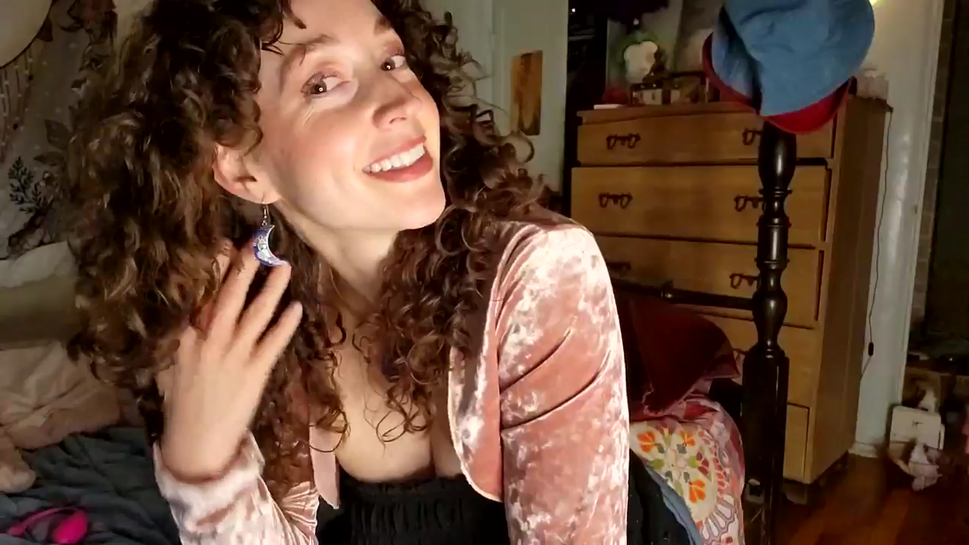 Gallery image thumbnail from TrollopTaylor's myfreecams stream on, 04/07/2026, 02:38 image 5 of 20