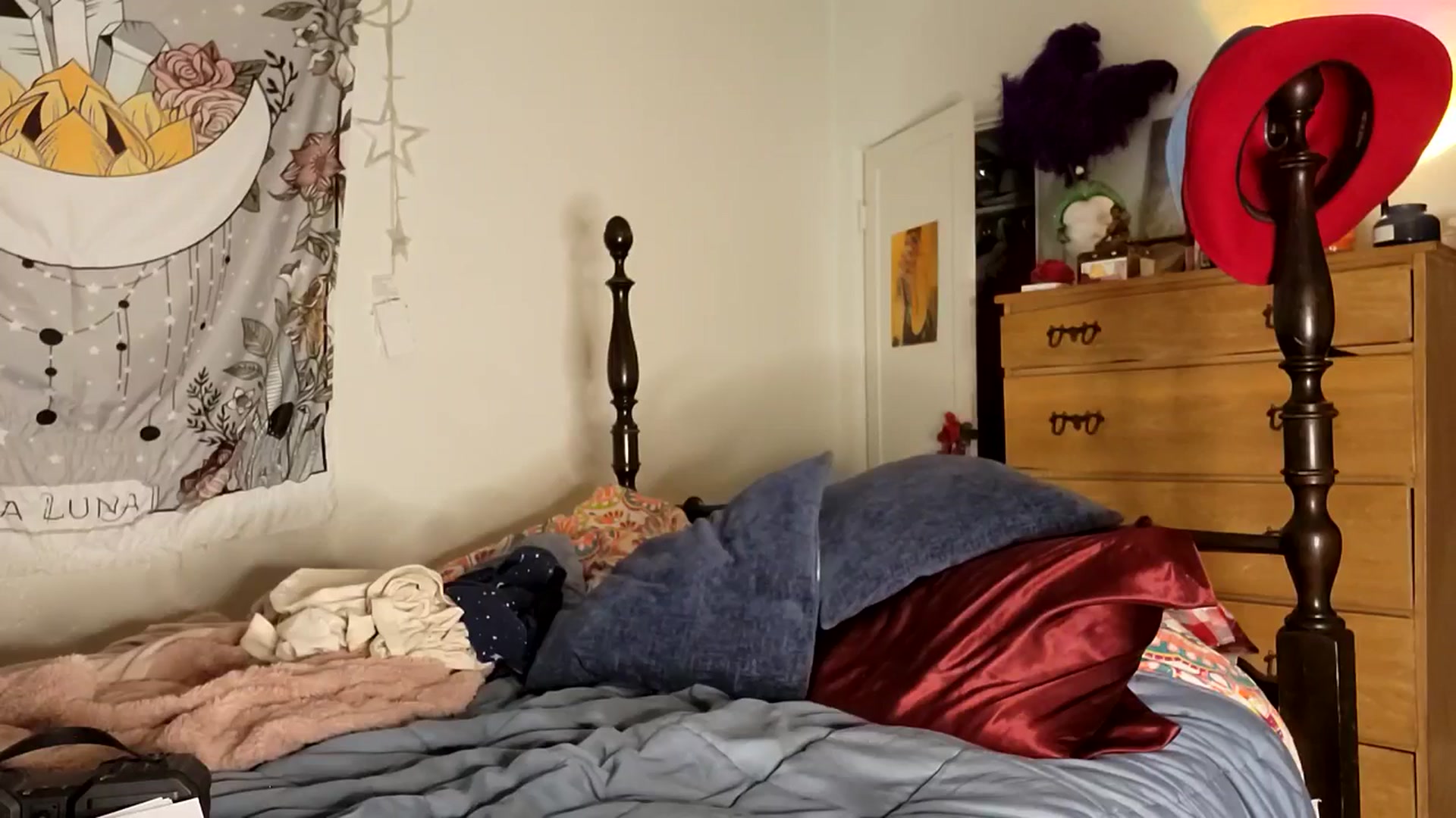 Gallery image thumbnail from TrollopTaylor's myfreecams stream on, 04/12/2026, 02:44 image 17 of 20
