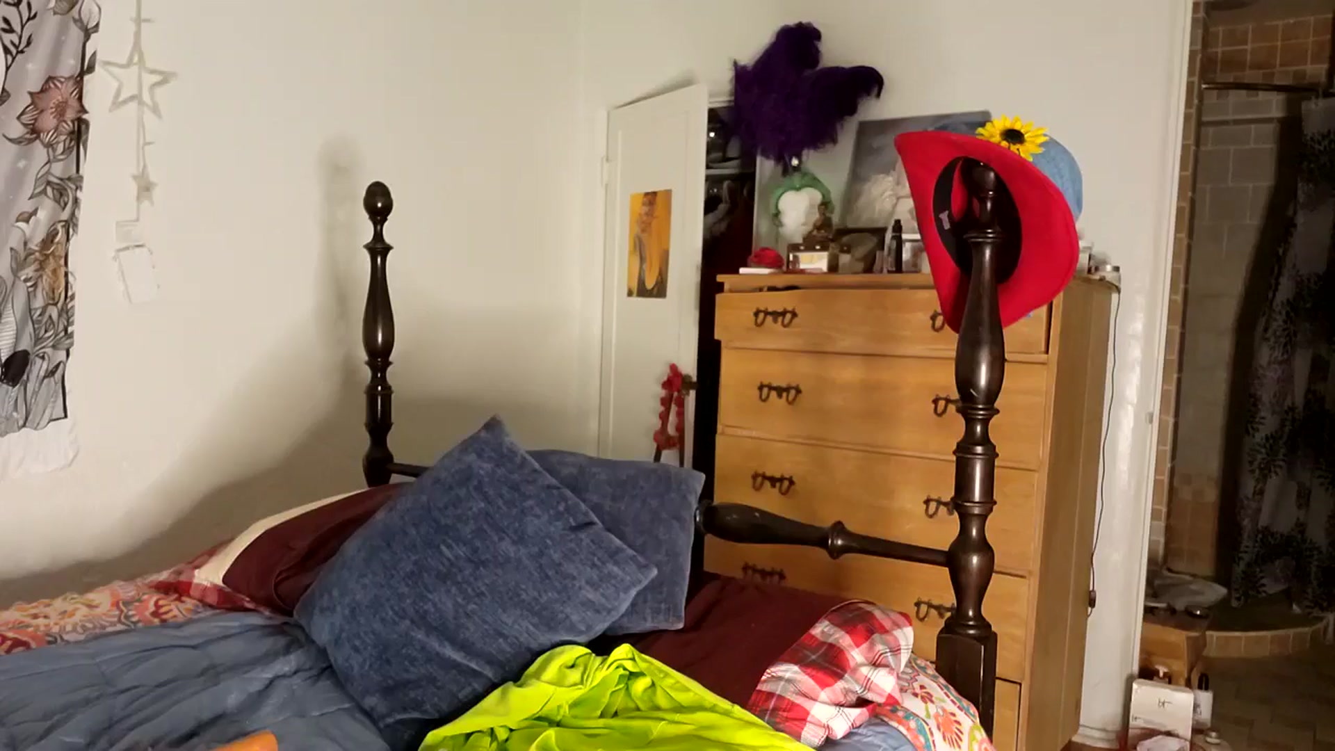Gallery image thumbnail from TrollopTaylor's myfreecams stream on, 04/13/2026, 23:27 image 19 of 20