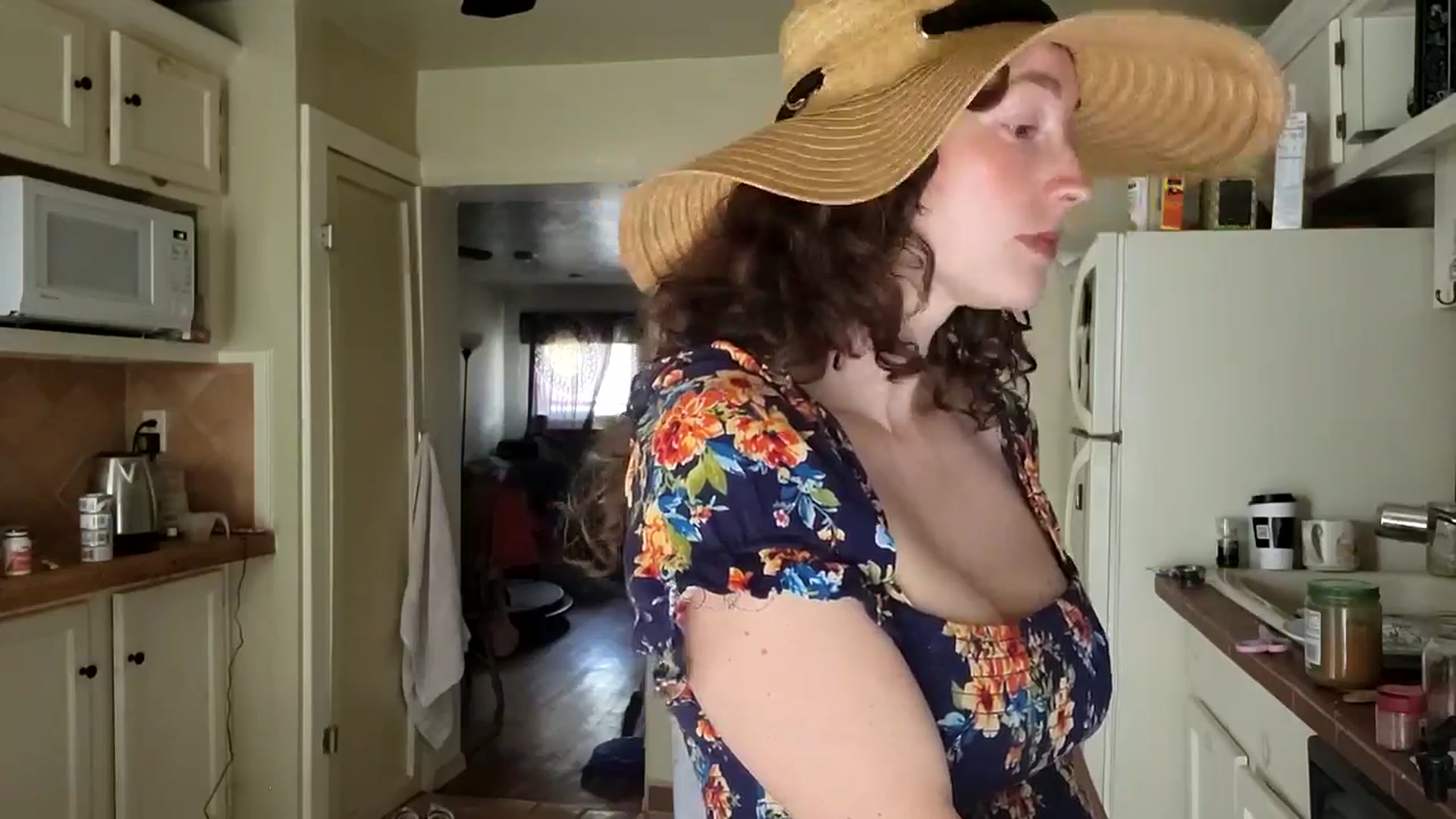 Gallery image thumbnail from TrollopTaylor's myfreecams stream on, 04/19/2026, 20:34 image 7 of 20