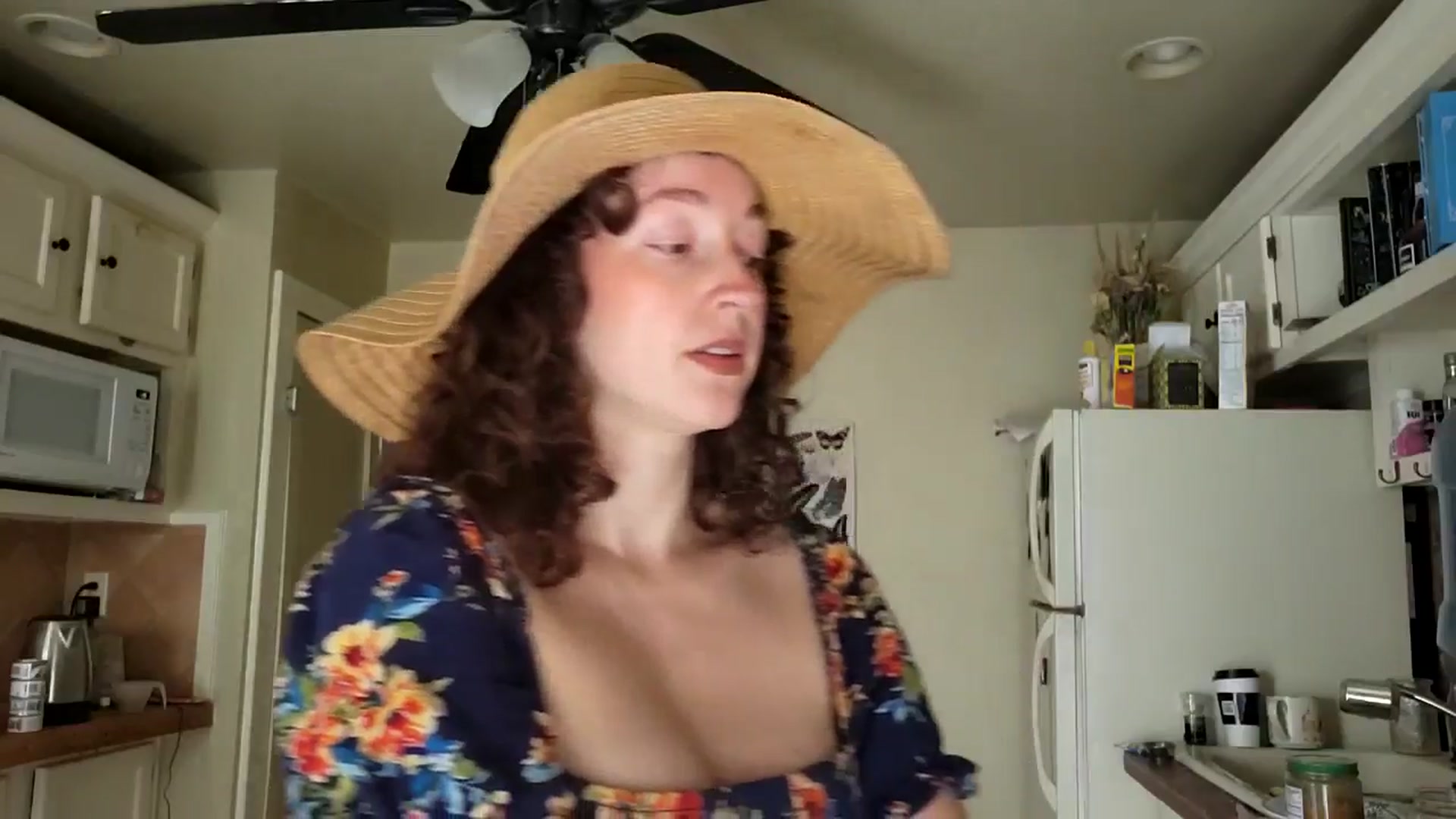 Gallery image thumbnail from TrollopTaylor's myfreecams stream on, 04/19/2026, 20:34 image 13 of 20
