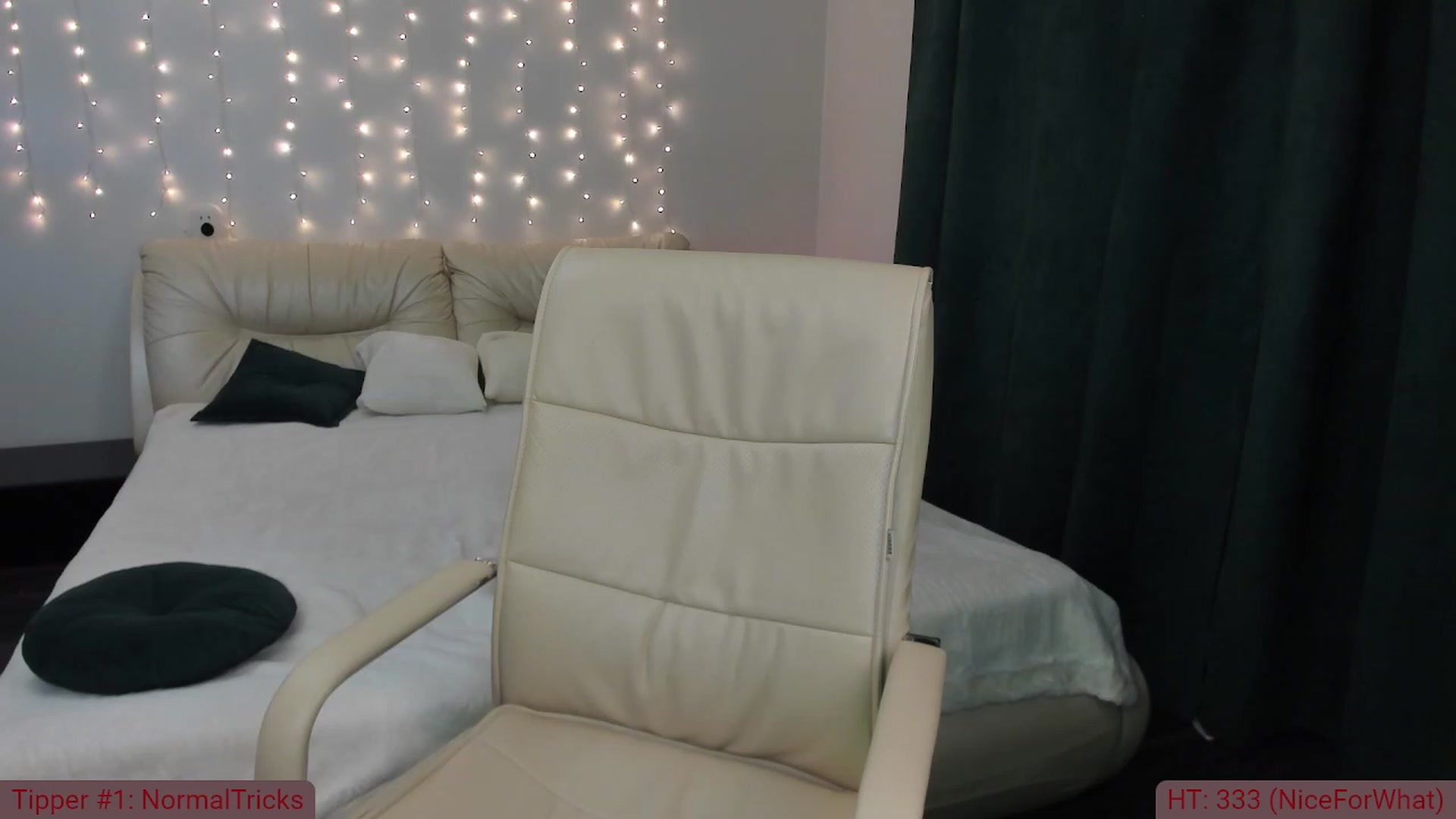 Gallery image thumbnail from TroubleVixen's myfreecams stream on, 11/19/2022, 14:56 image 3 of 20