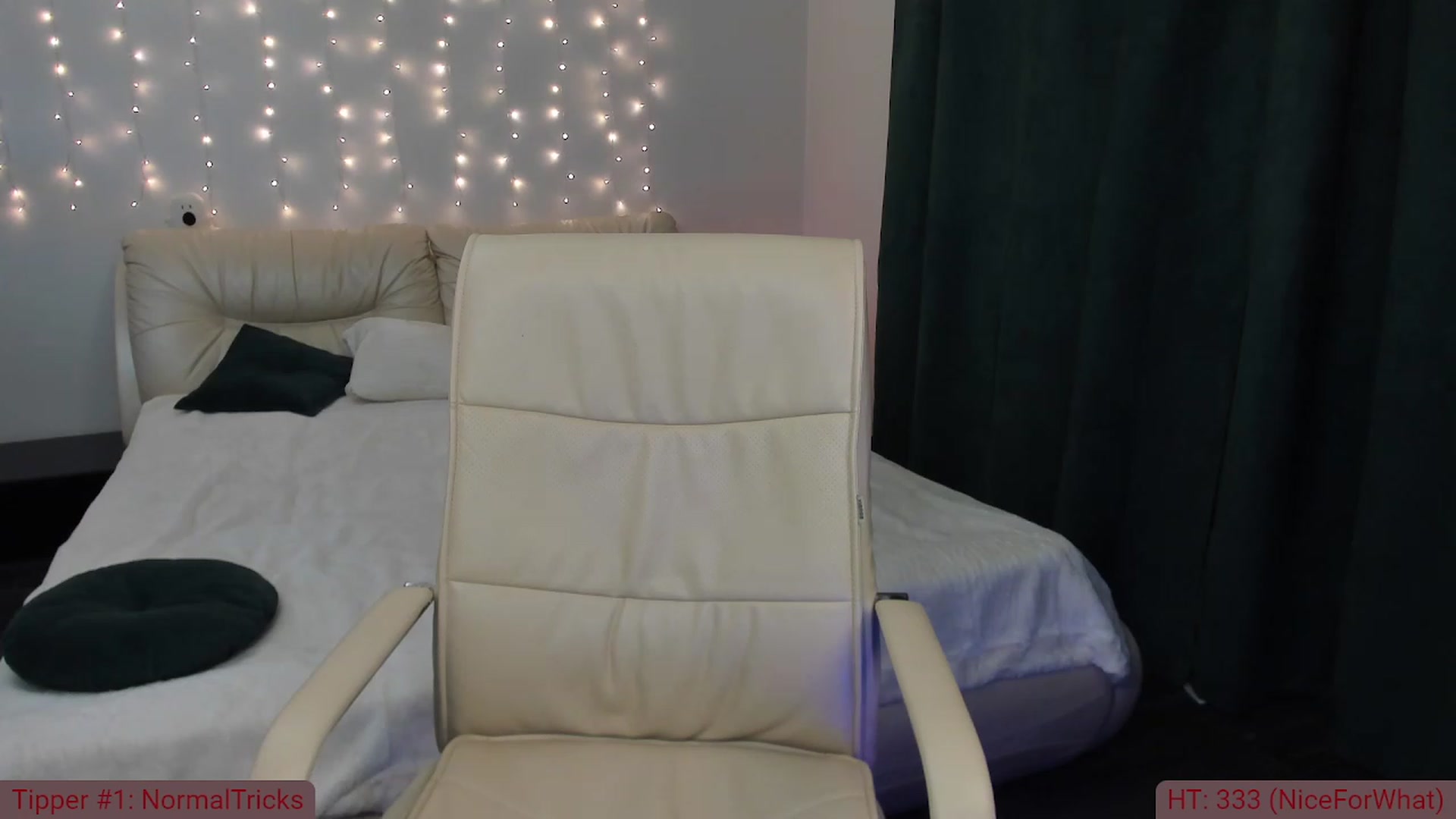 Gallery image thumbnail from TroubleVixen's myfreecams stream on, 11/19/2022, 18:17 image 18 of 20