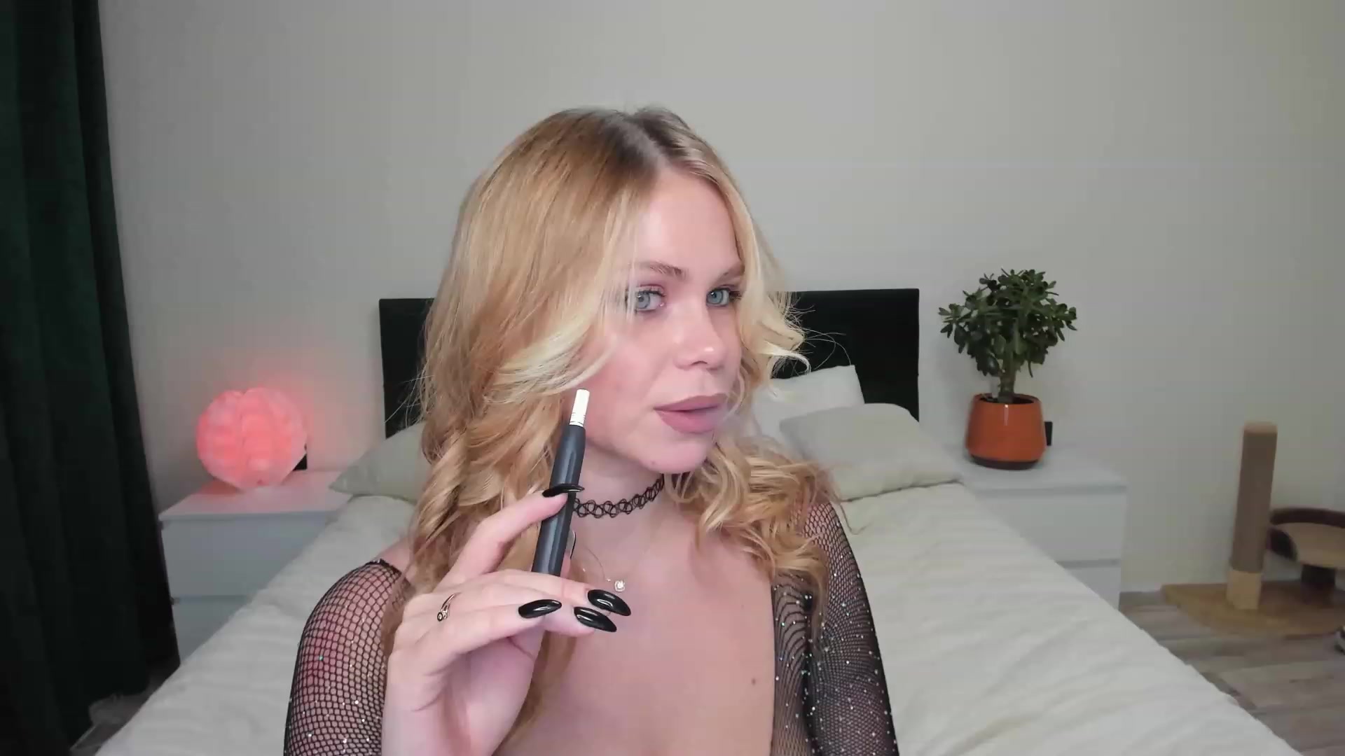 Gallery image thumbnail from TroubleVixen's myfreecams stream on, 11/04/2023, 20:25 image 11 of 20