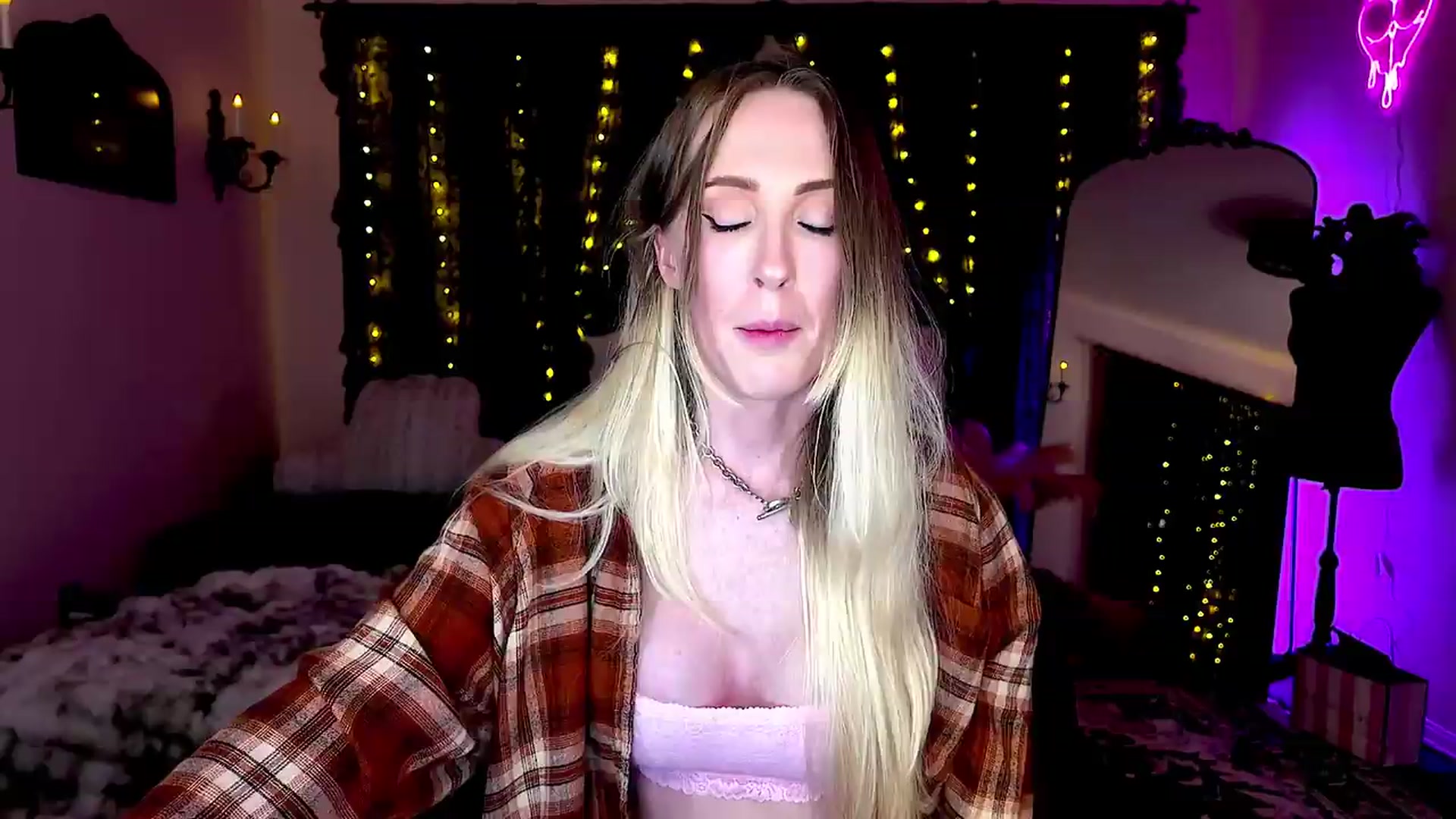 Gallery image thumbnail from Troublesome's myfreecams stream on, 08/23/2026, 05:03 image 12 of 20
