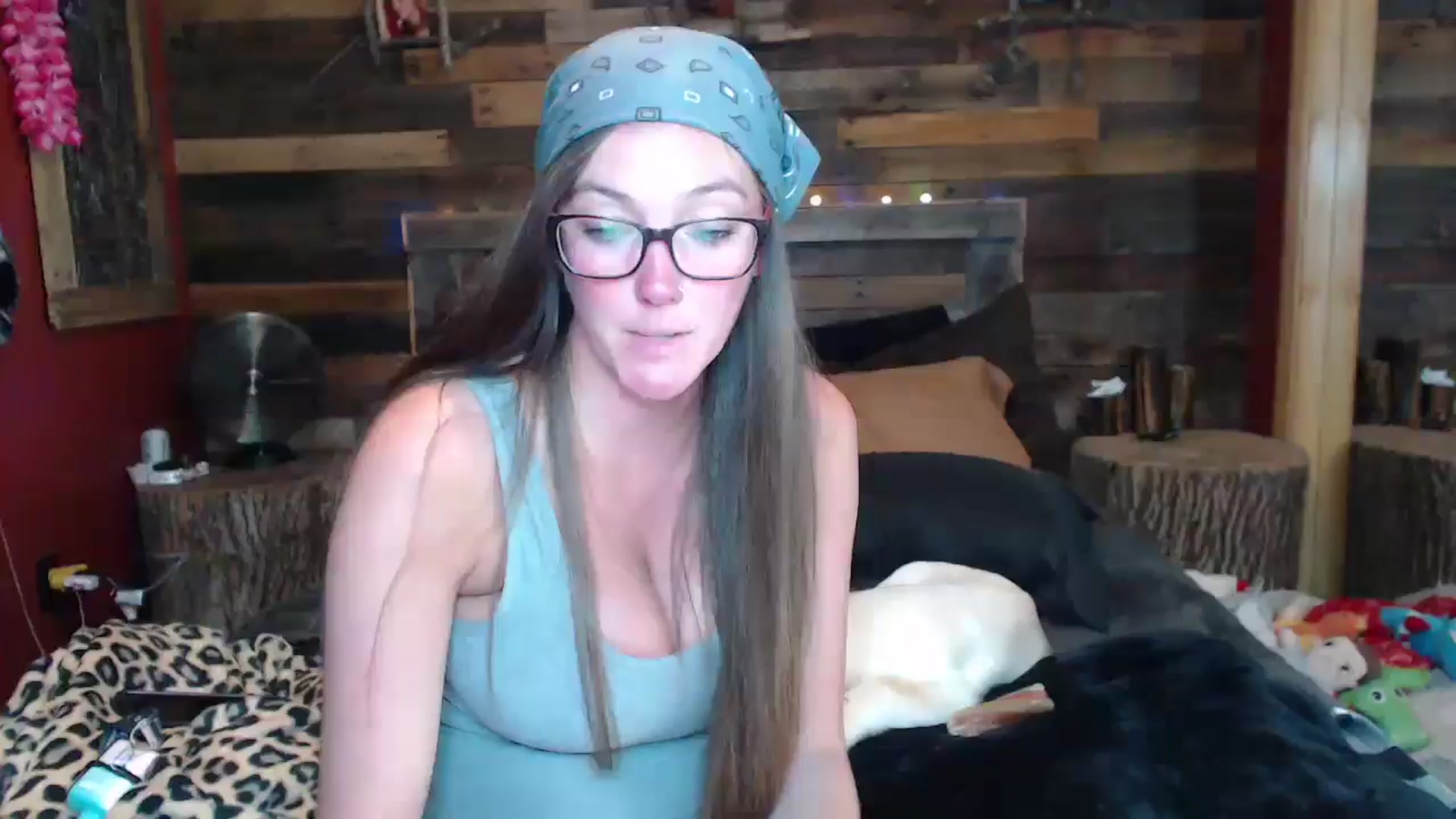 Gallery image thumbnail from TrueHalo's myfreecams stream on, 05/17/2025, 19:32 image 18 of 20