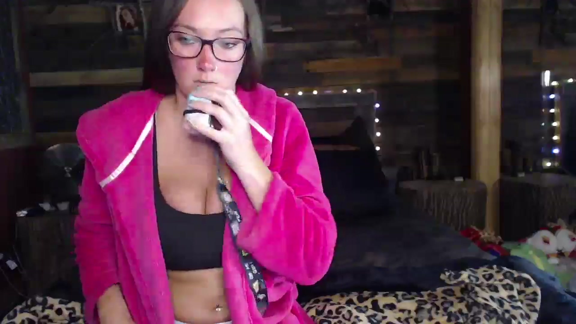 Gallery image thumbnail from TrueHalo's myfreecams stream on, 05/18/2025, 13:47 image 15 of 20