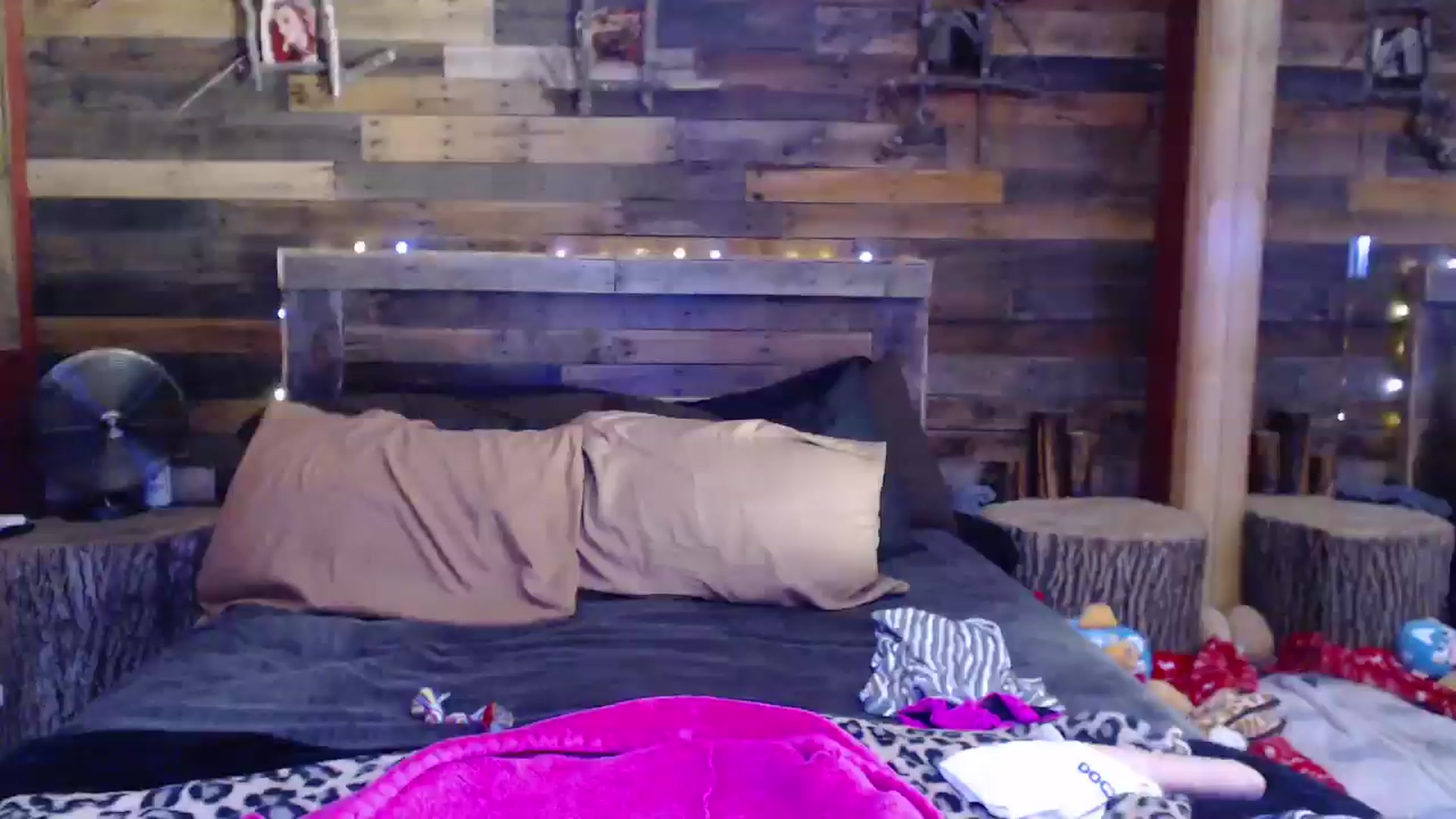 Gallery image thumbnail from TrueHalo's myfreecams stream on, 05/19/2025, 20:38 image 18 of 20