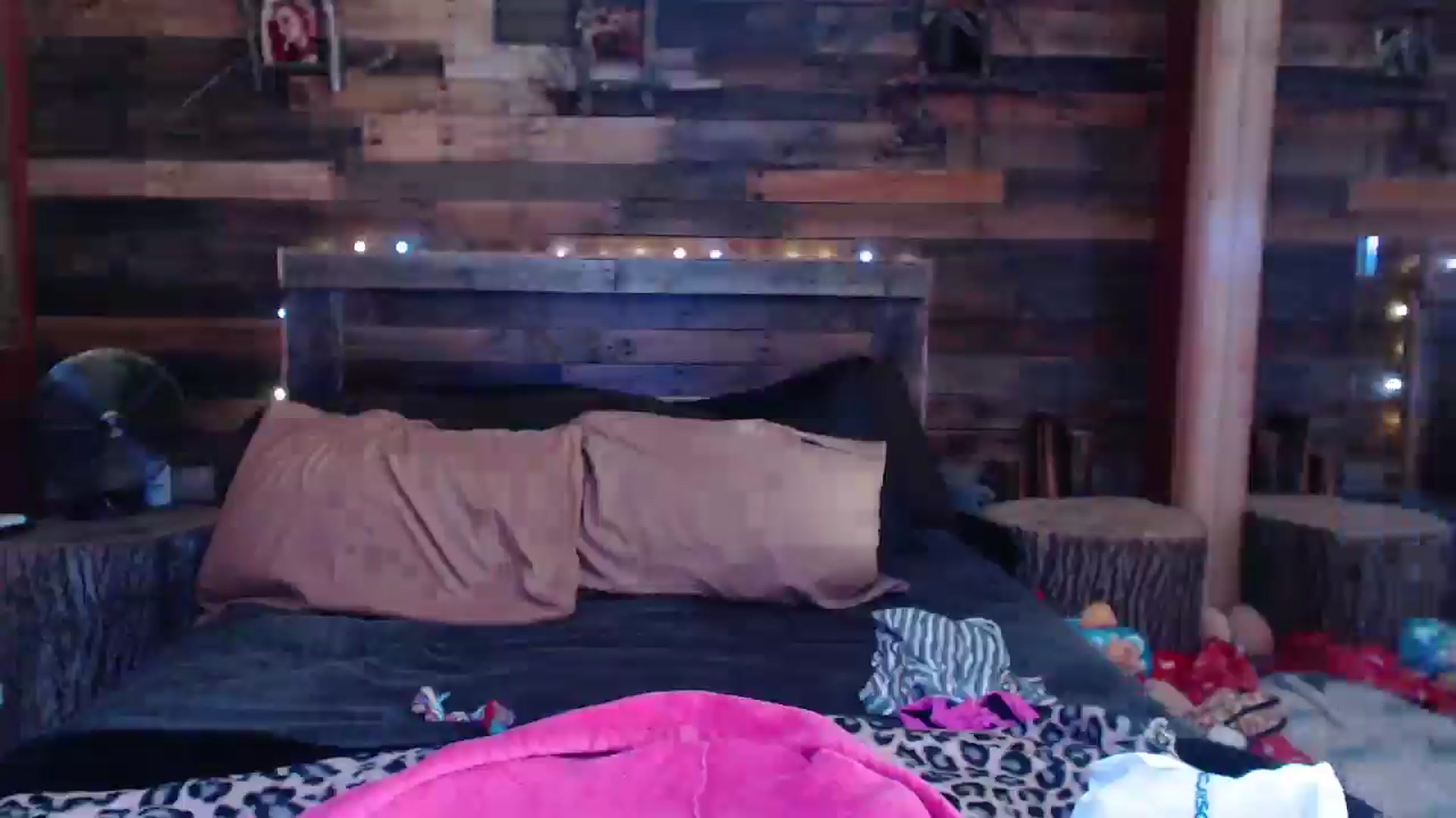 Gallery image thumbnail from TrueHalo's myfreecams stream on, 05/19/2025, 20:38 image 20 of 20
