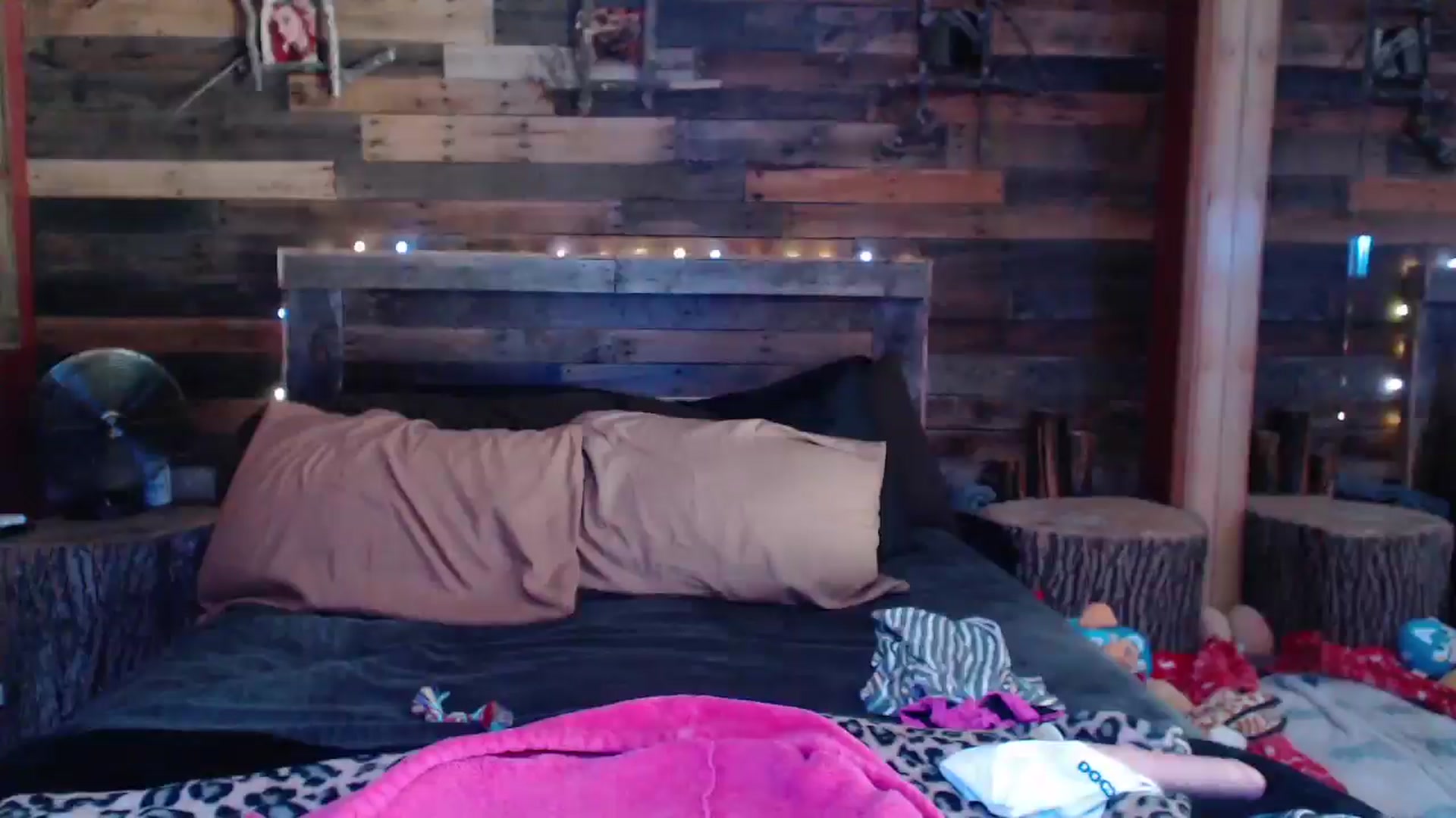 Gallery image thumbnail from TrueHalo's myfreecams stream on, 05/19/2025, 20:38 image 17 of 20