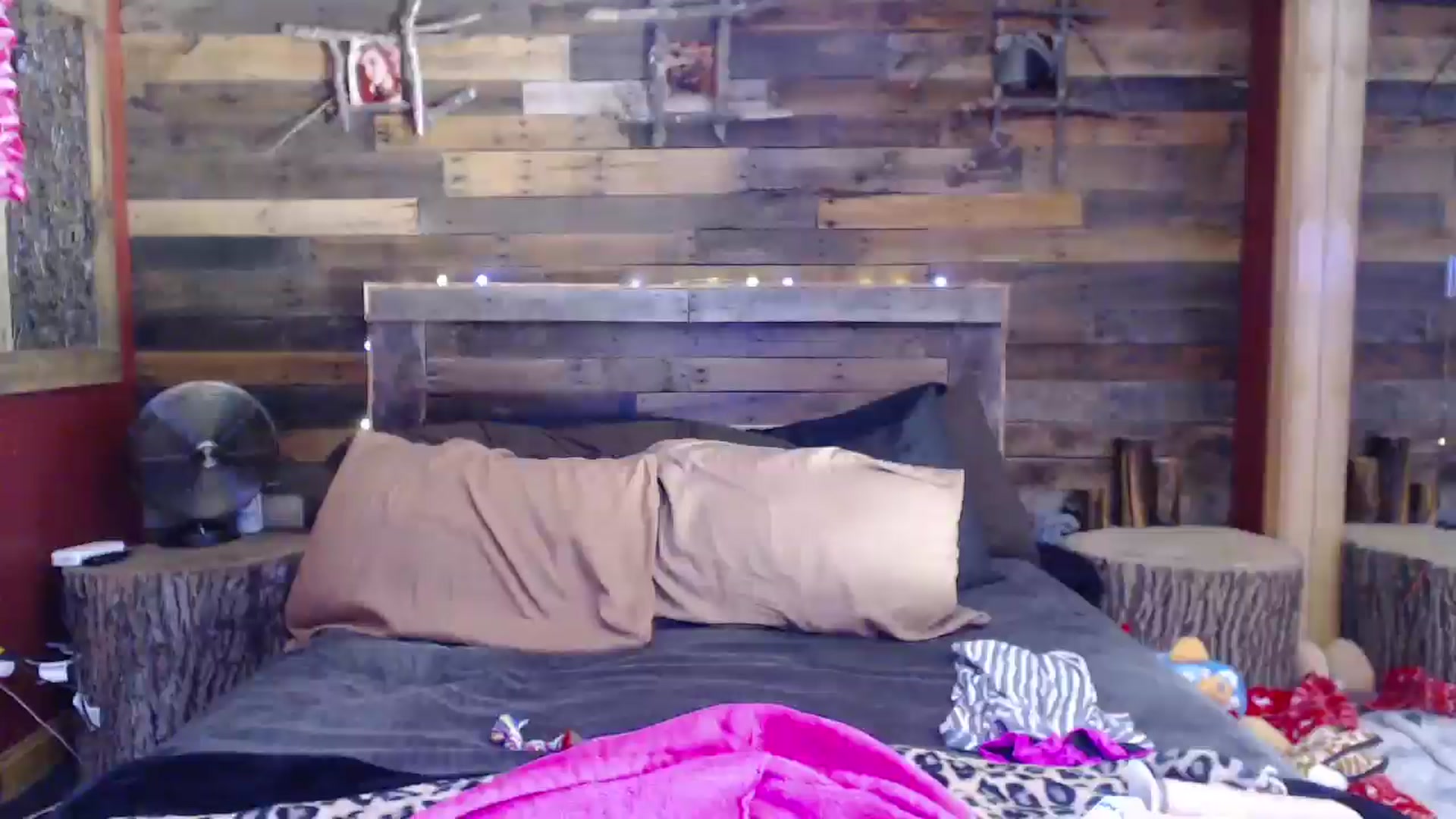 Gallery image thumbnail from TrueHalo's myfreecams stream on, 05/19/2025, 20:38 image 6 of 20