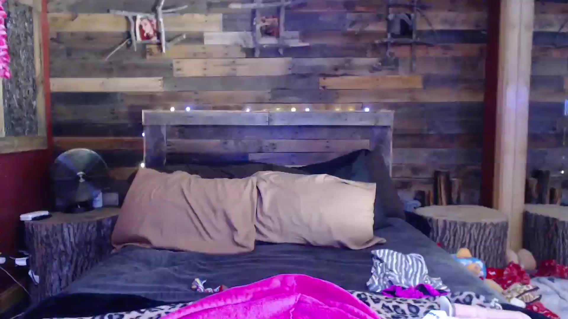 Gallery image thumbnail from TrueHalo's myfreecams stream on, 05/19/2025, 20:38 image 7 of 20