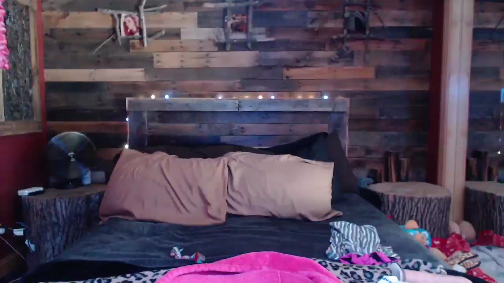 Gallery image thumbnail from TrueHalo's myfreecams stream on, 05/19/2025, 20:38 image 10 of 20