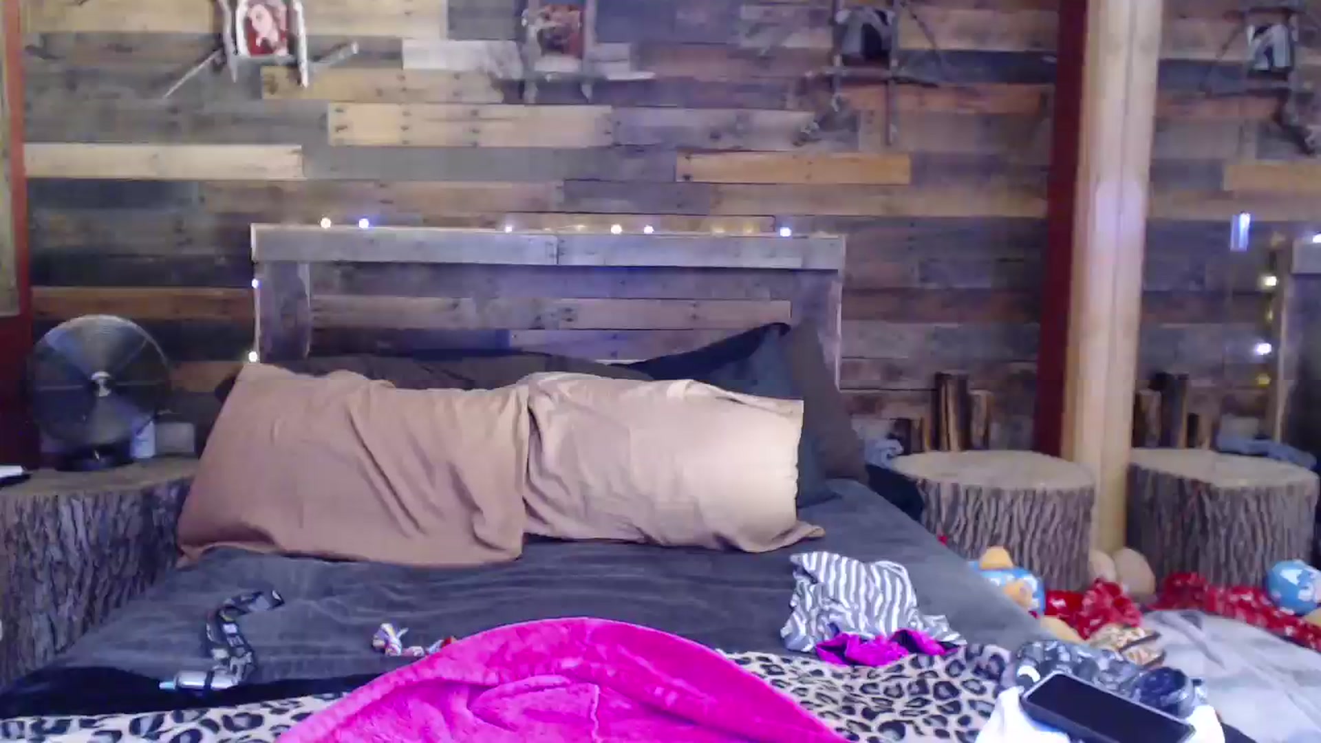 Gallery image thumbnail from TrueHalo's myfreecams stream on, 05/19/2025, 20:58 image 19 of 20