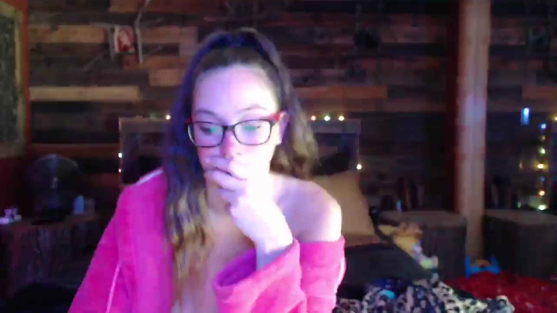 Gallery image thumbnail from TrueHalo's myfreecams stream on, 05/29/2025, 18:34 image 6 of 20