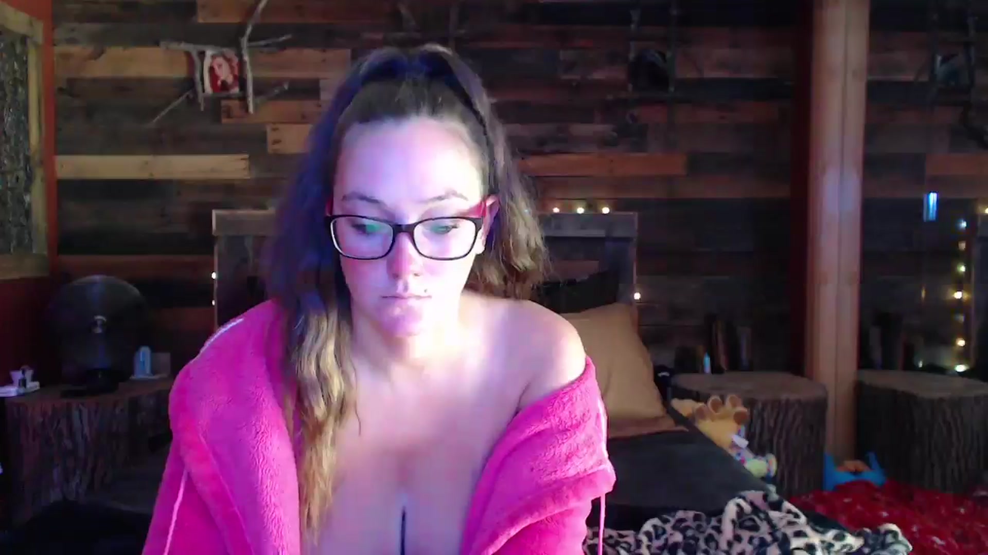 Gallery image thumbnail from TrueHalo's myfreecams stream on, 05/29/2025, 18:34 image 4 of 20