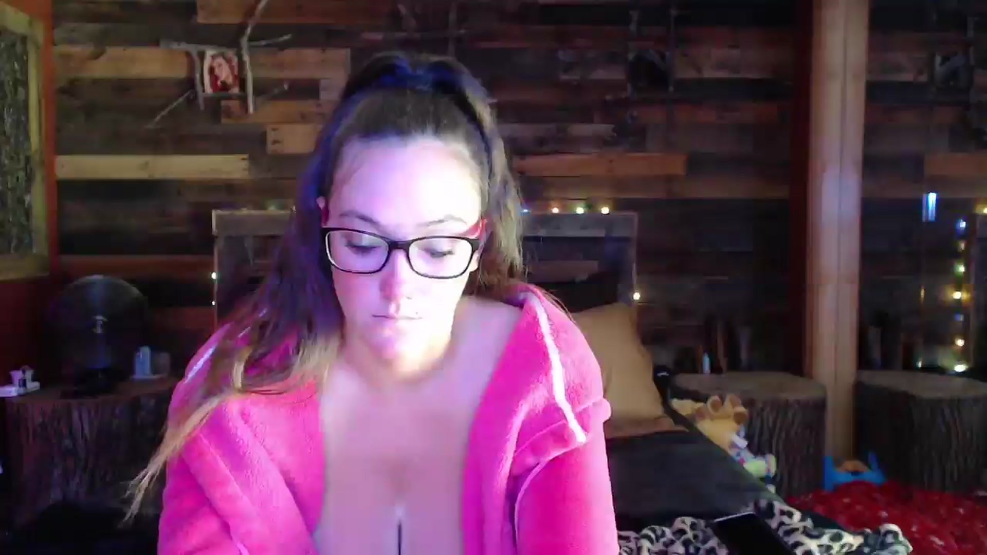 Gallery image thumbnail from TrueHalo's myfreecams stream on, 05/29/2025, 18:34 image 12 of 20
