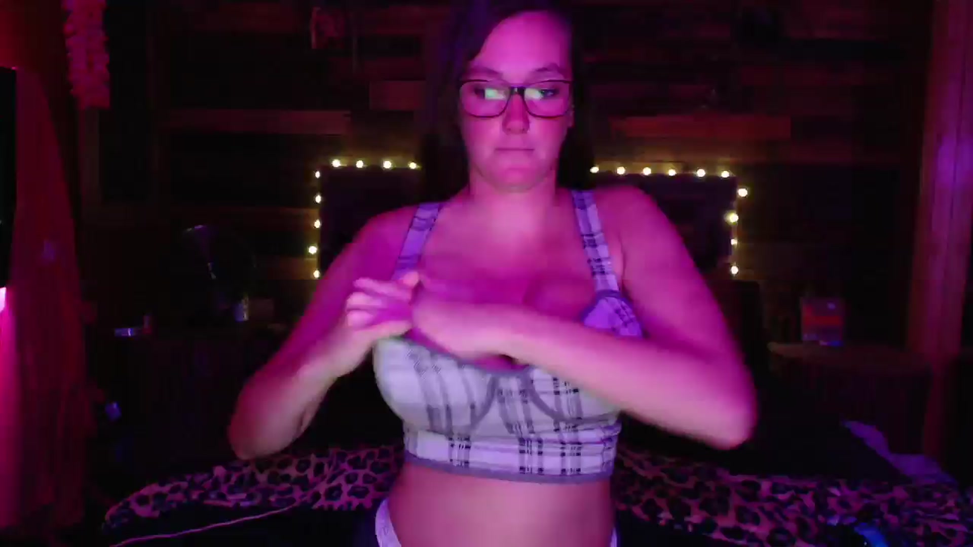 Gallery image thumbnail from TrueHalo's myfreecams stream on, 06/10/2025, 18:10 image 14 of 20