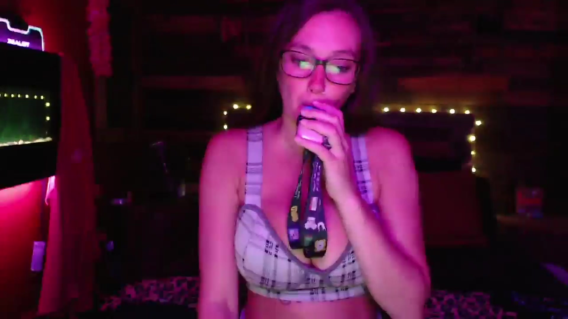 Gallery image thumbnail from TrueHalo's myfreecams stream on, 06/10/2025, 18:10 image 2 of 20