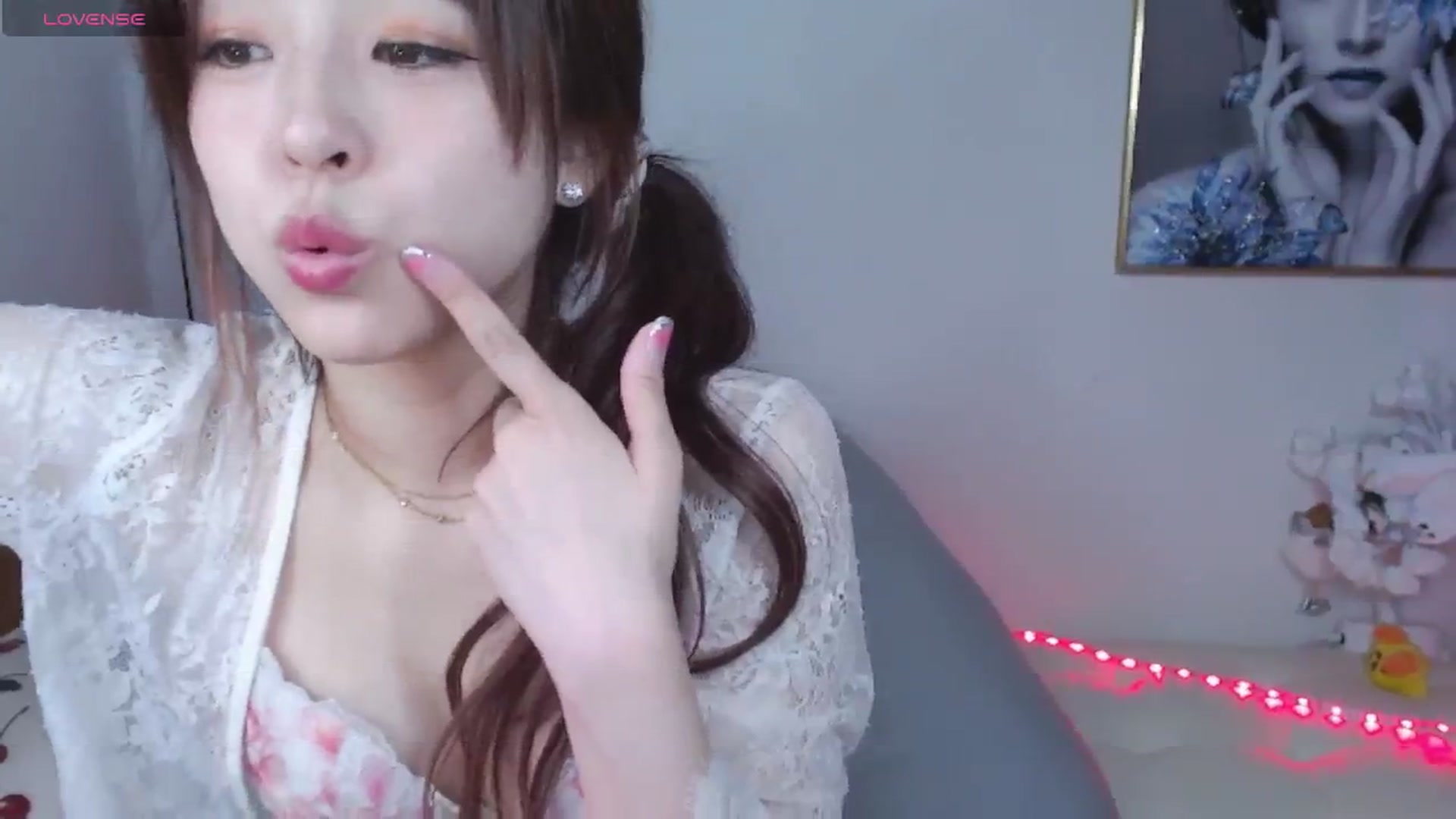 Gallery image thumbnail from Tsu_mu_gi_526's myfreecams stream on, 06/06/2024, 14:54 image 13 of 20