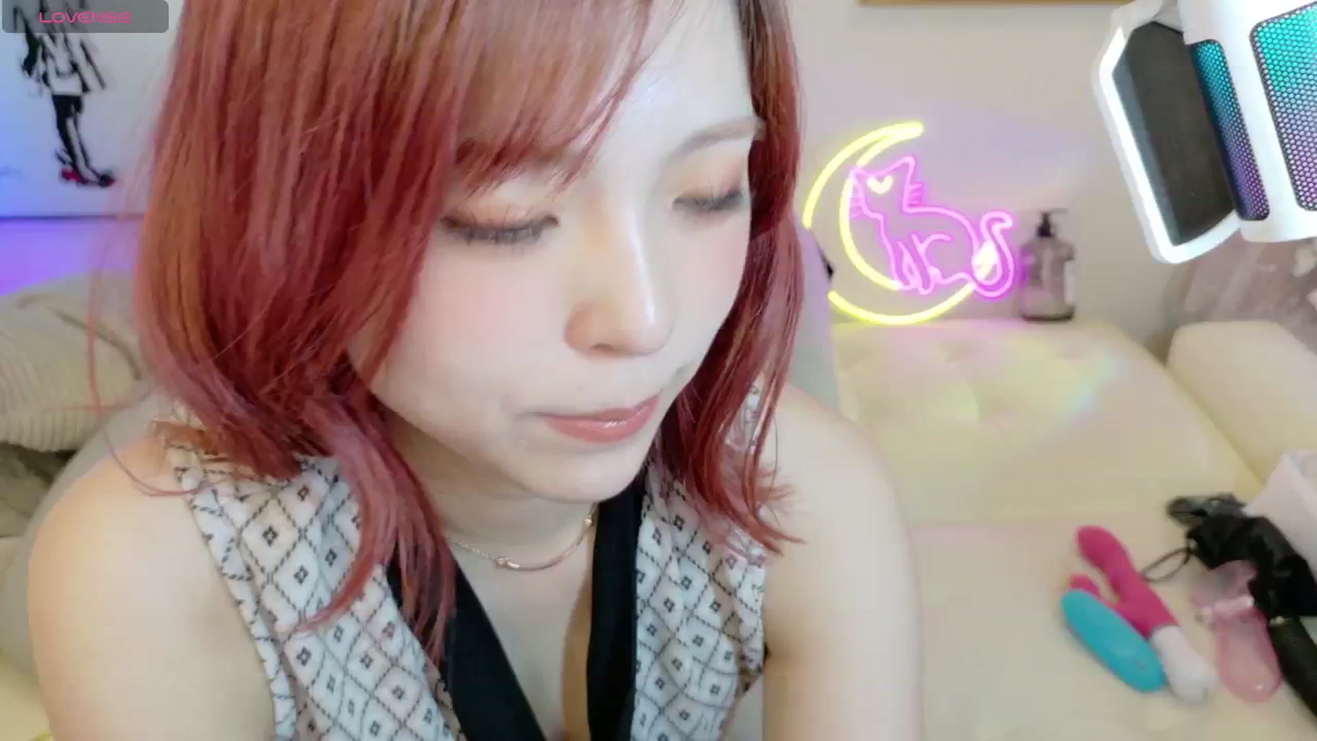 Gallery image thumbnail from Tsu_mu_gi_526's myfreecams stream on, 04/13/2025, 07:44 image 13 of 20