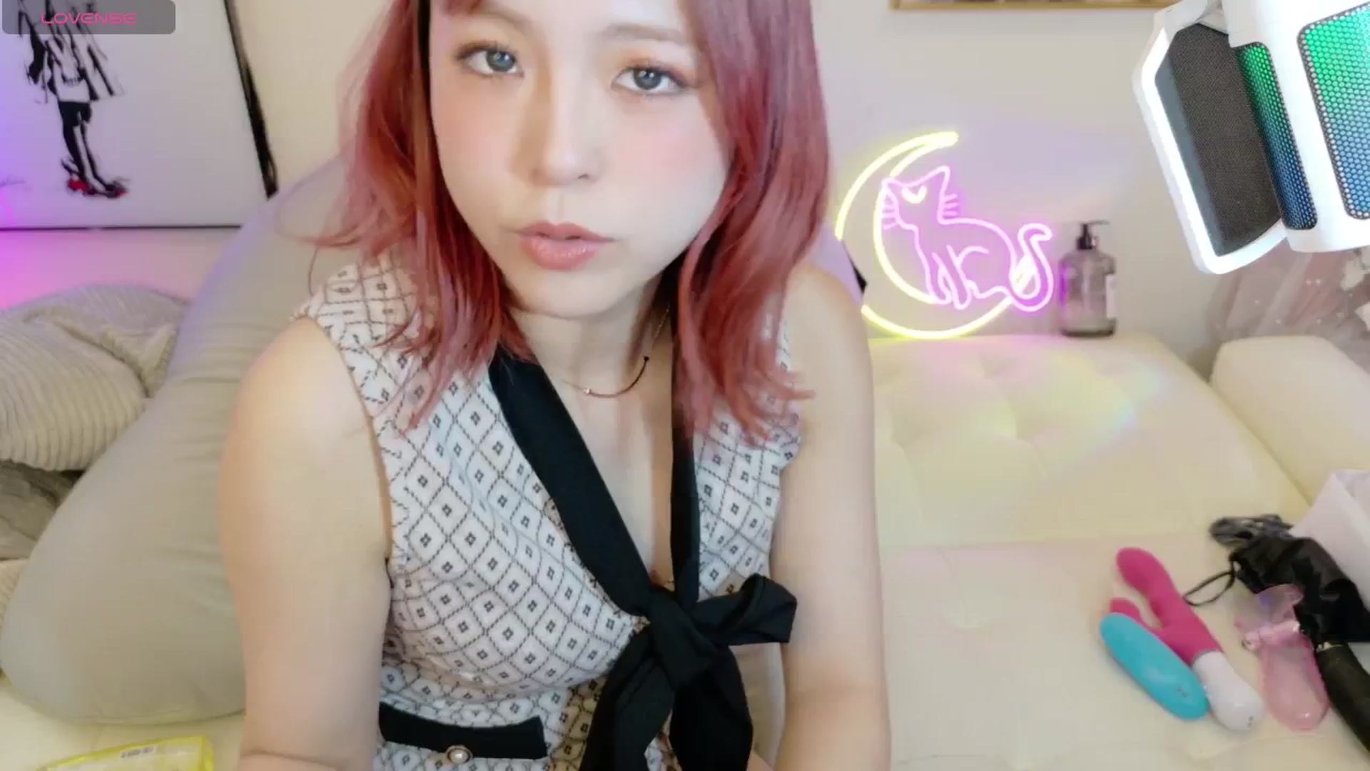 Gallery image thumbnail from Tsu_mu_gi_526's myfreecams stream on, 04/13/2025, 07:44 image 17 of 20