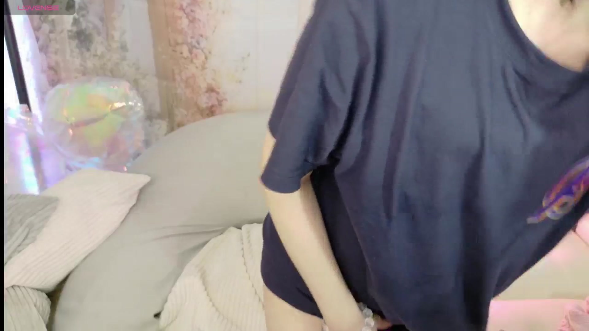 Gallery image thumbnail from Tsu_mu_gi_526's myfreecams stream on, 06/16/2025, 07:23 image 18 of 20
