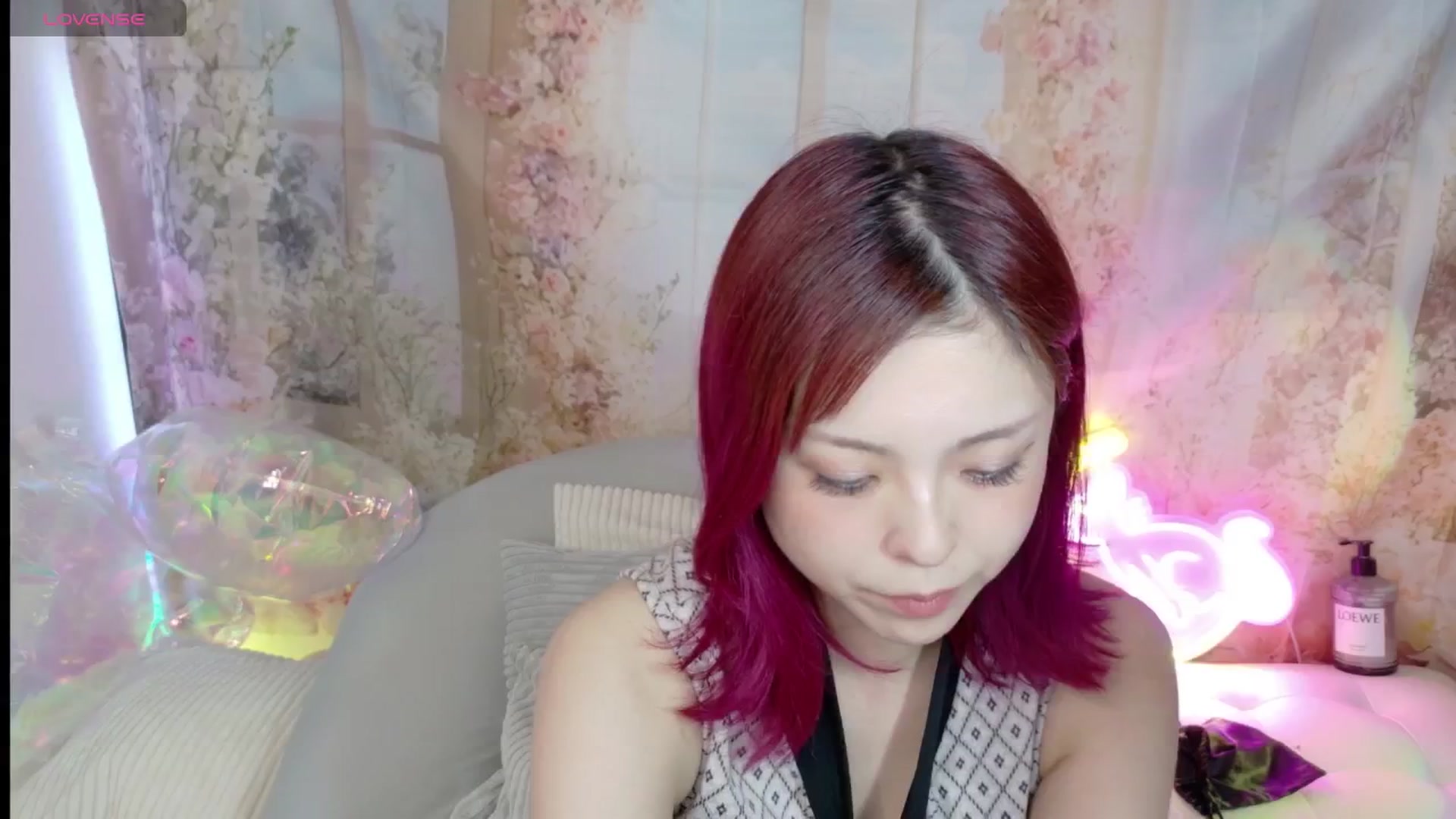 Gallery image thumbnail from Tsu_mu_gi_526's myfreecams stream on, 06/19/2025, 12:37 image 4 of 20