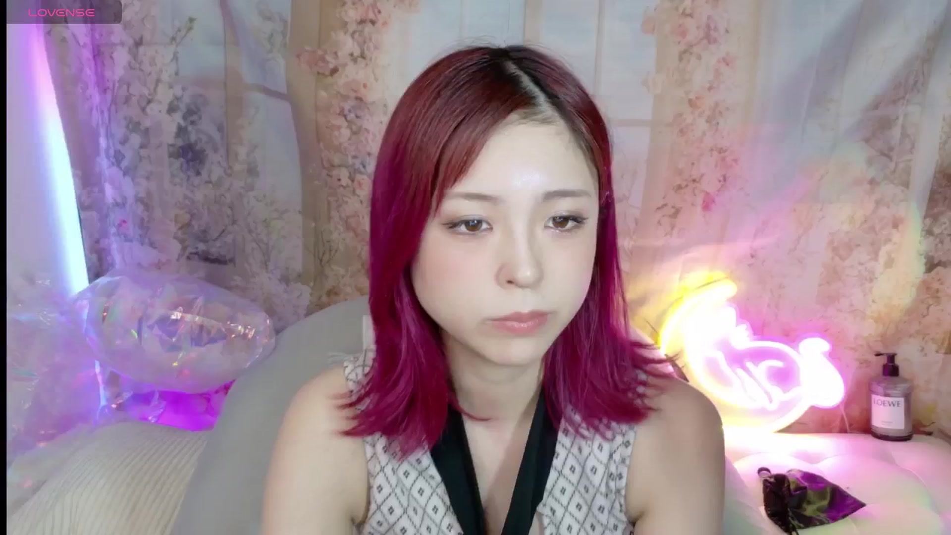 Gallery image thumbnail from Tsu_mu_gi_526's myfreecams stream on, 06/19/2025, 12:37 image 5 of 20